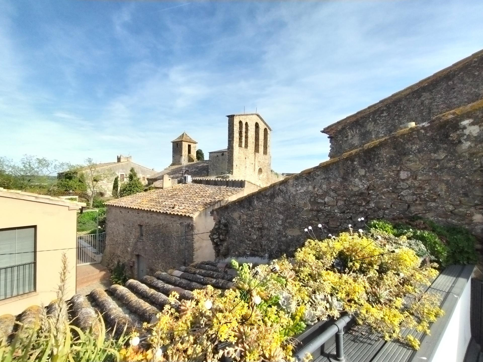 Un Refugio de Diseño y Encanto: Tu Santuario Privado en Ulla