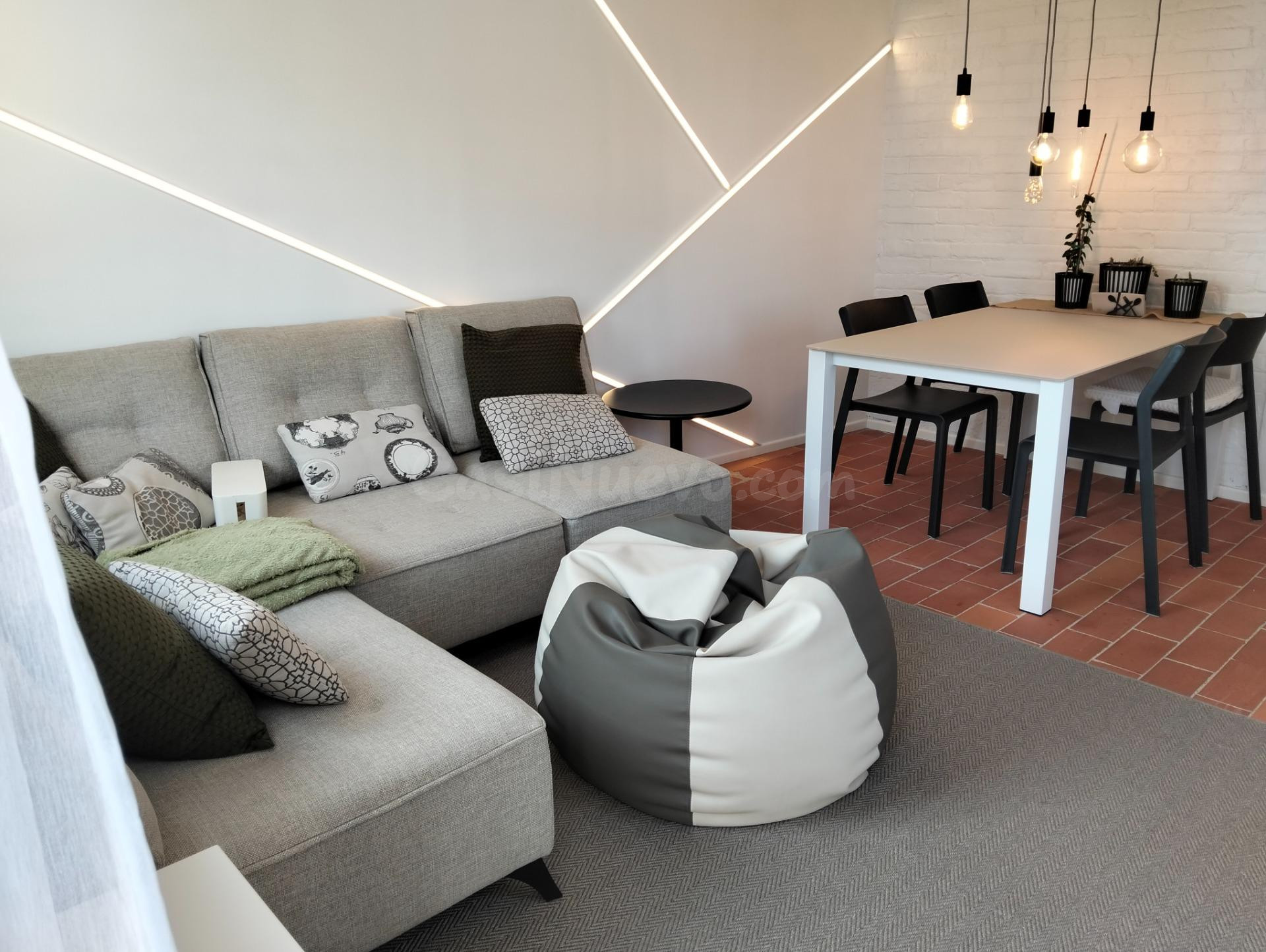Un Refugio de Diseño y Encanto: Tu Santuario Privado en Ulla - foto 4