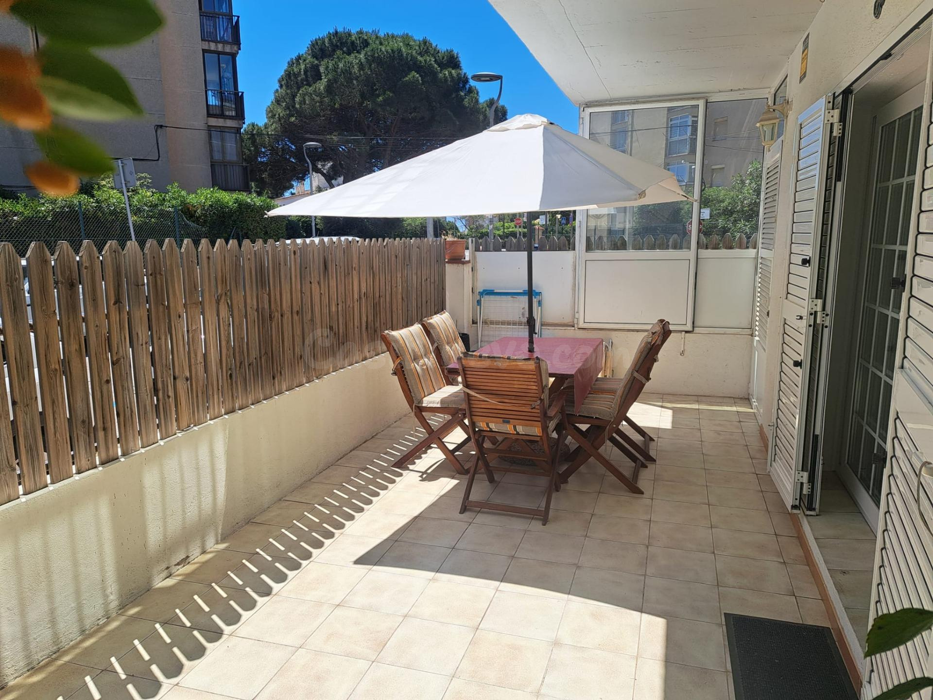 Bonita planta baja con terraza a 250 metros de la playa de Sant Antoni de Calonge ** ALQUILER TEMPORAL - VERANO ** - foto 4