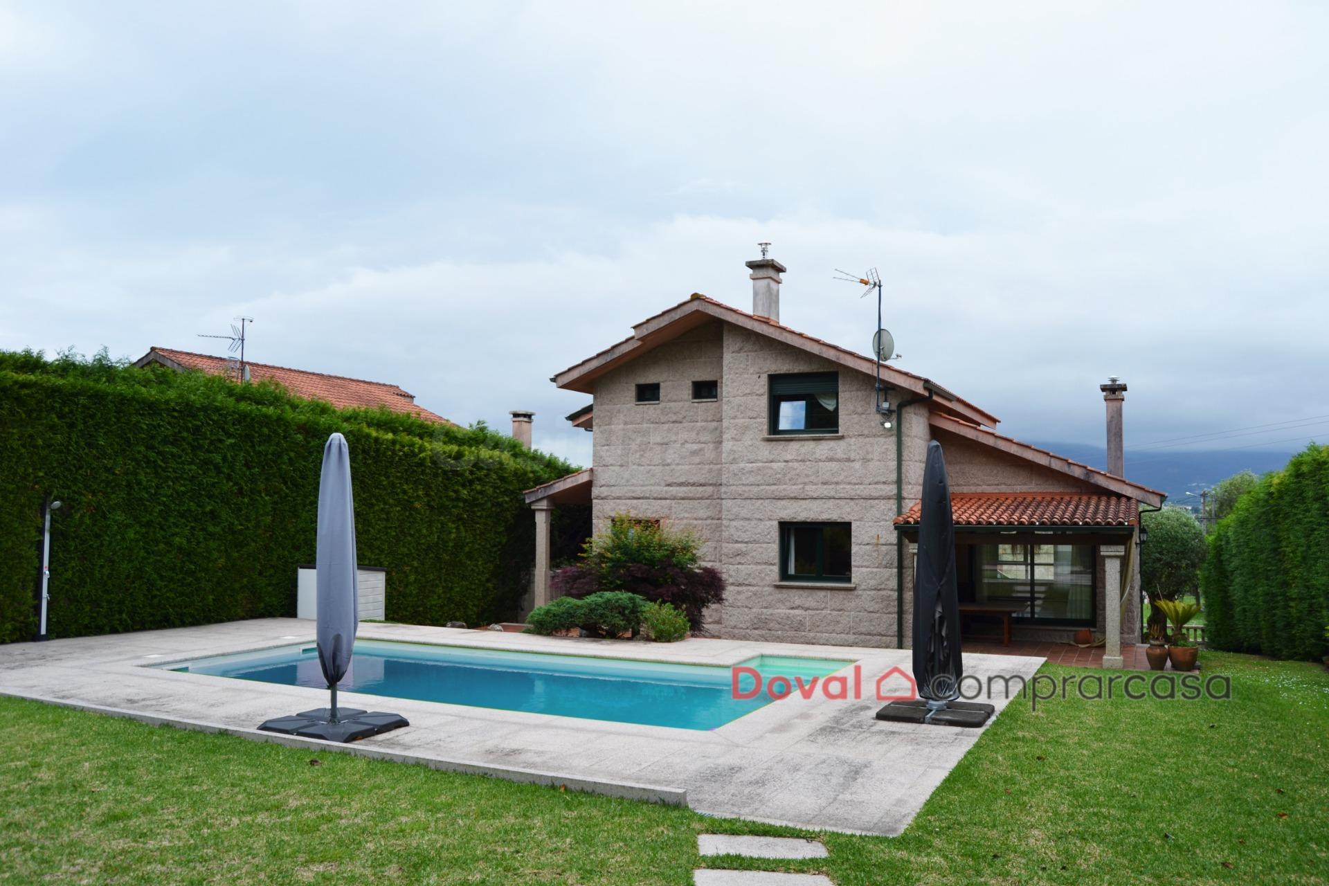 Precioso Chalet independiente en Tui con piscina