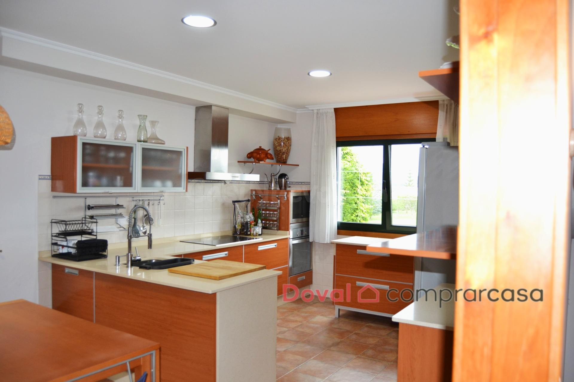 Precioso Chalet independiente en Tui con piscina - foto 2