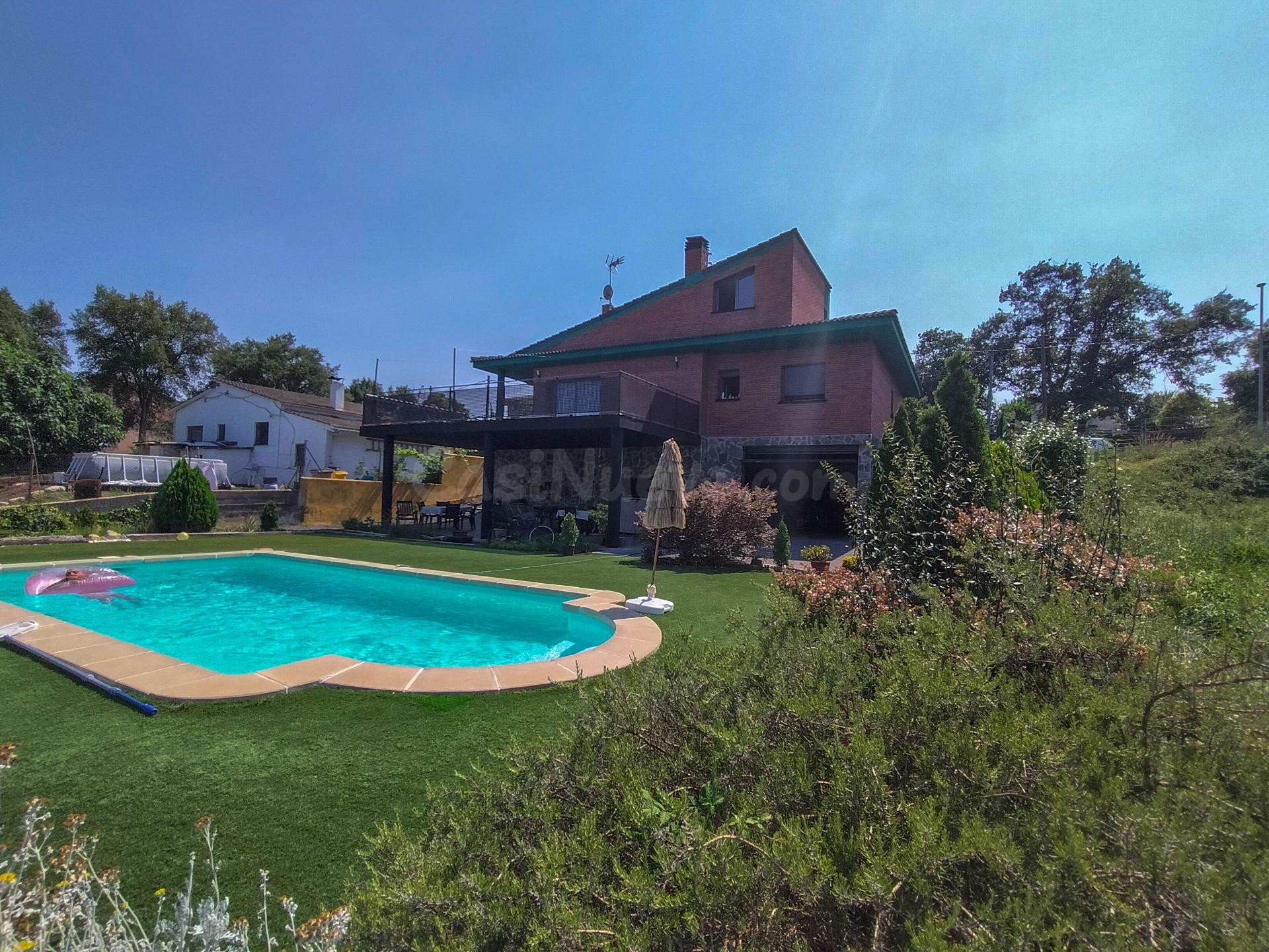 Espectacular casa moderna, de diseño, con gran terraza, jardín, piscina, a 10 minutos del golf PGA