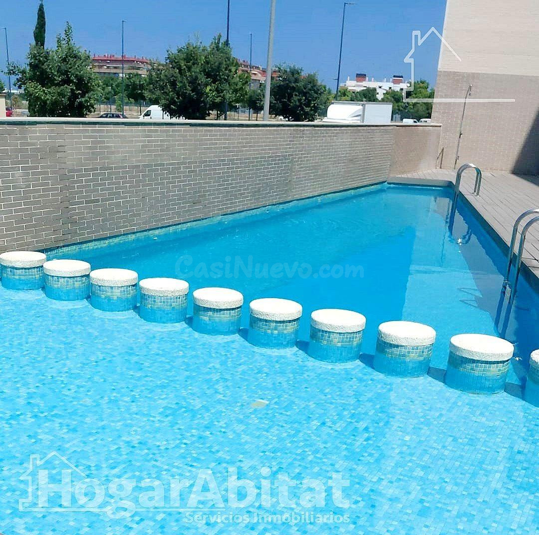 ÁTICO LUMINOSO EN RESIDENCiAL CON PISCINA, GARAJE Y GRAN TER - foto 3