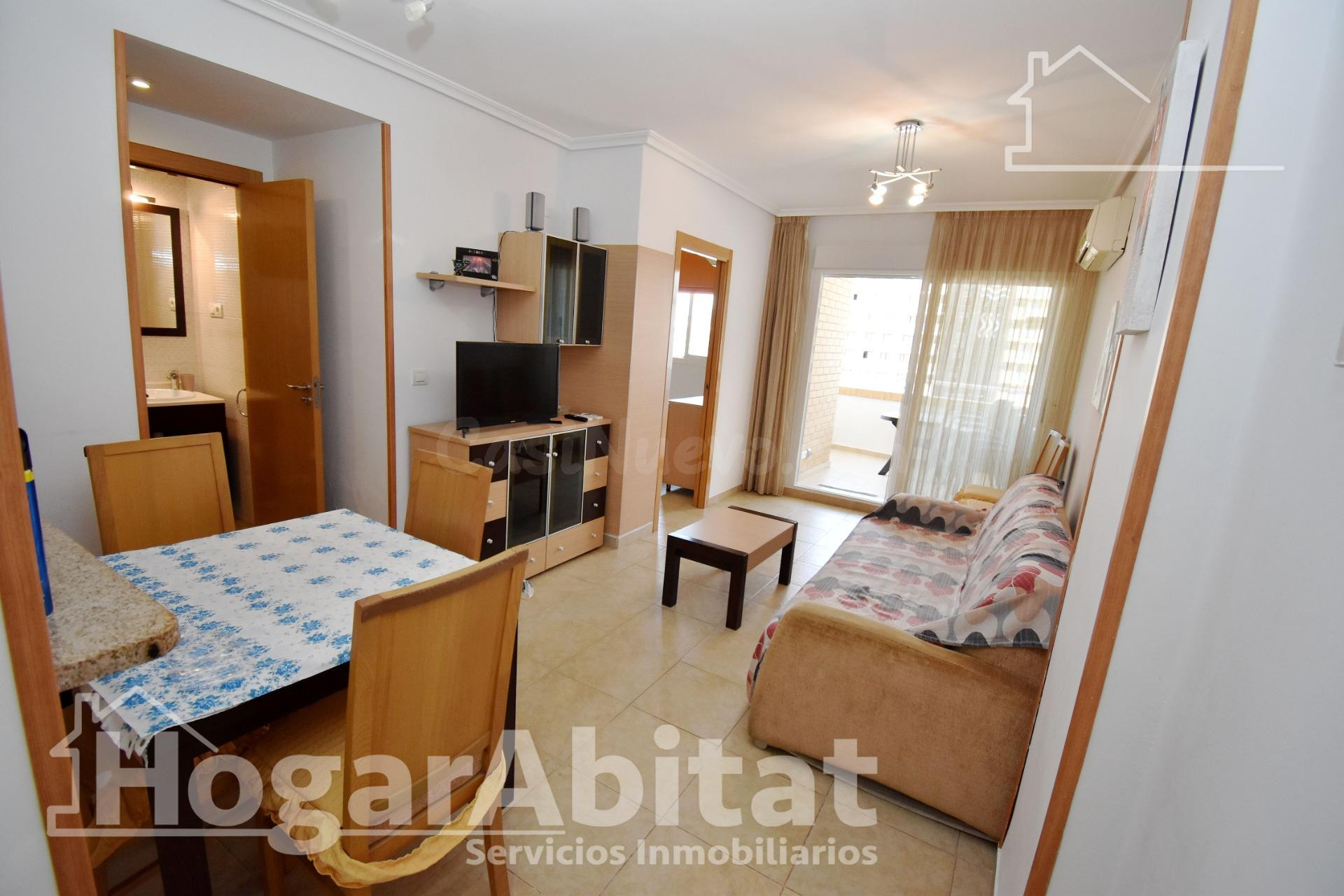 ACOGEDOR EN RESIDENCIAL CON PISCINA, GARAJE Y TERRAZA, TODO AMUEBLADO