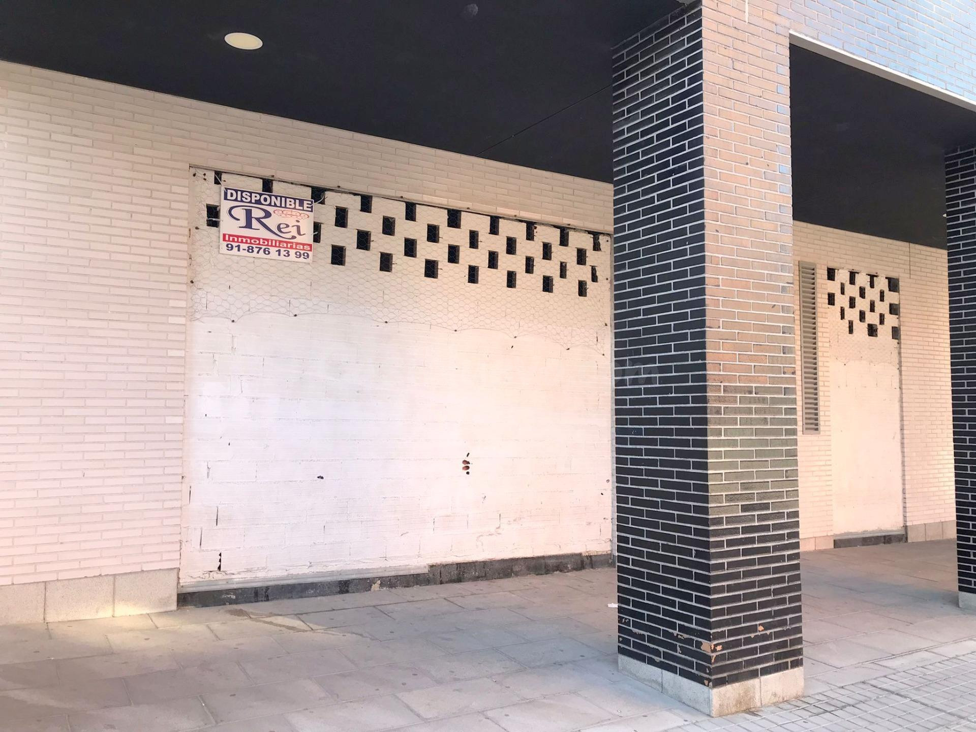 Excepcional Local Comercial en Bruto en el Corazón de Argand - foto 3