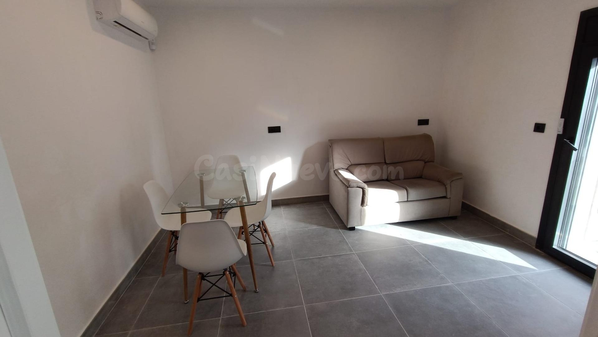 Bonito apartamento de 2 dormitorios totalmente renovado exce - foto 4