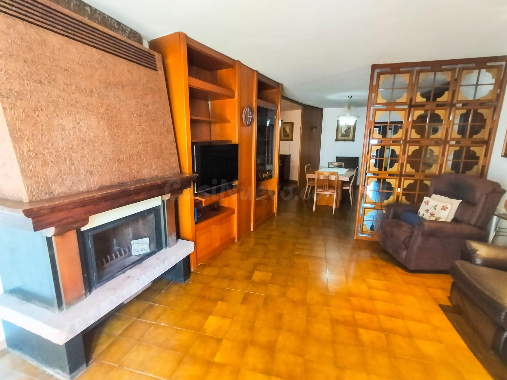 Amplio apartamento con balcón, patio-terraza, mucho espacio 