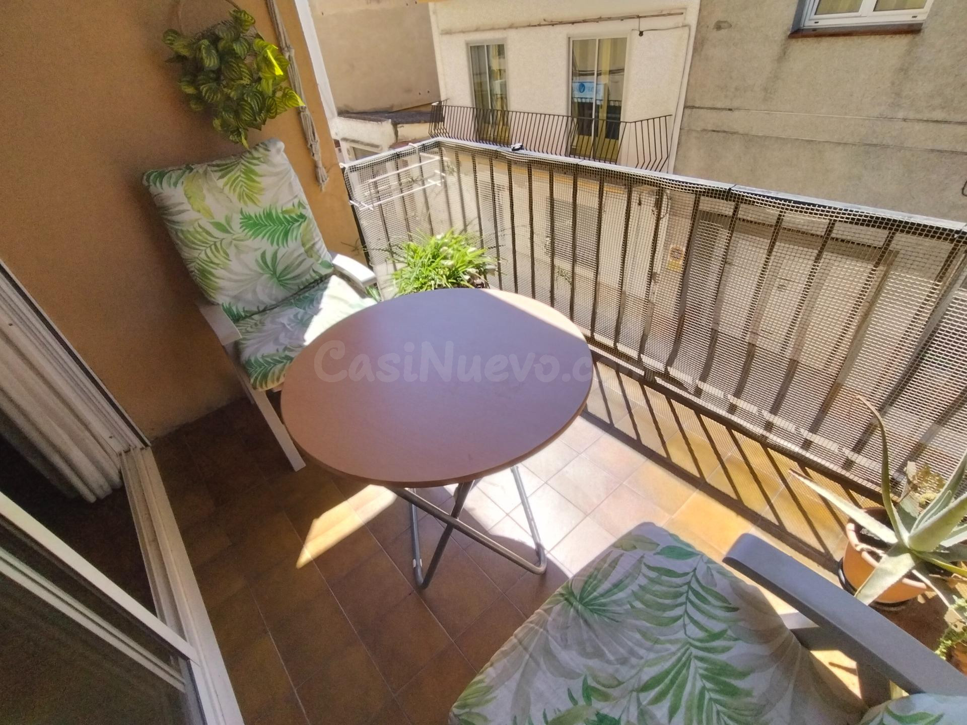 Amplio apartamento con balcón, patio-terraza, mucho espacio  - foto 3