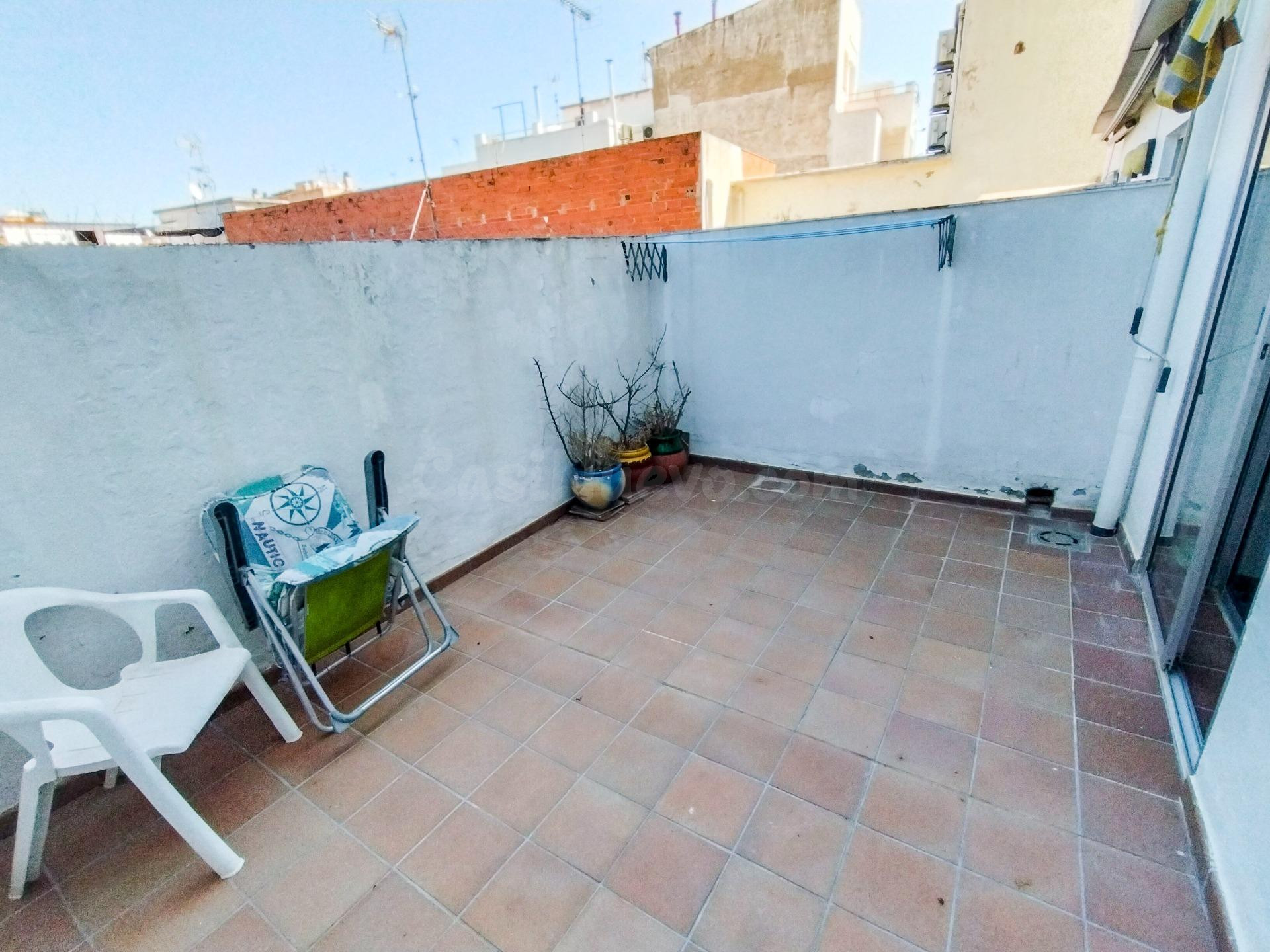 Amplio apartamento con balcón, patio-terraza, mucho espacio  - foto 4