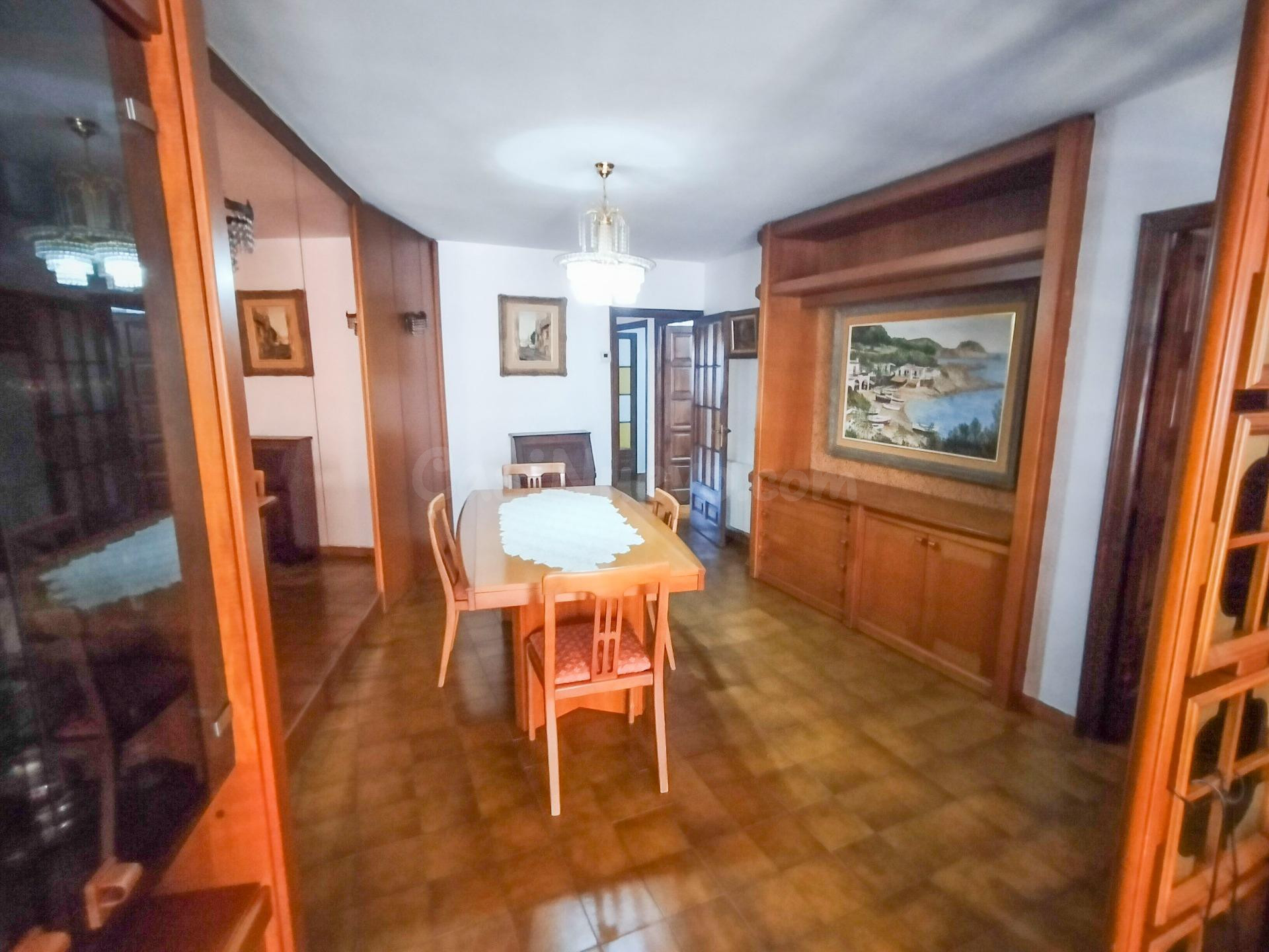 Amplio apartamento con balcón, patio-terraza, mucho espacio  - foto 5