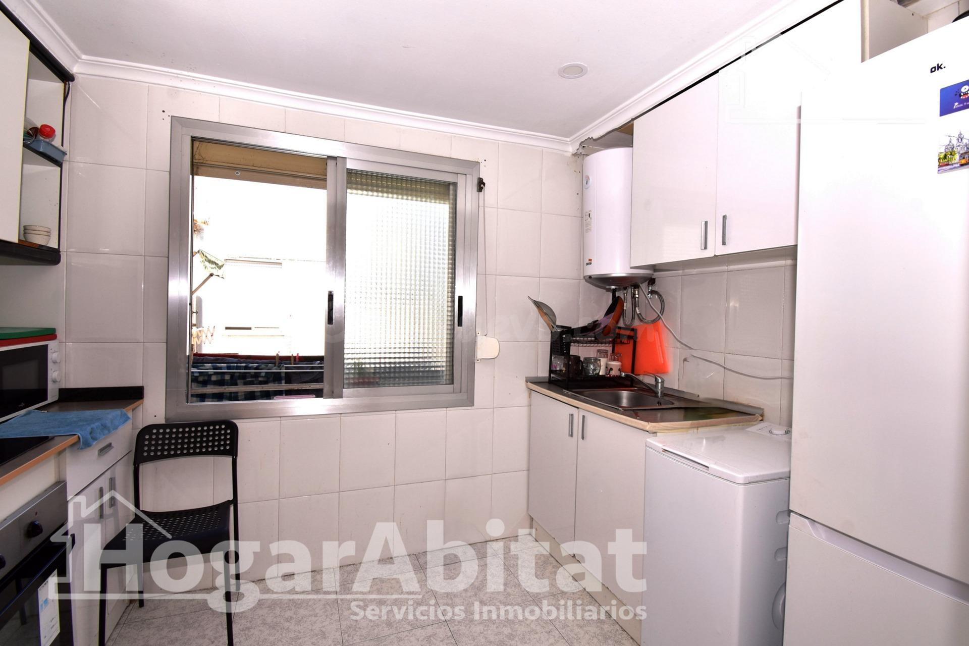 SEMIREFORMADO, EXTERIOR Y ACOGEDOR JUNTO A LA PLAÇA DE LA LI - foto 4