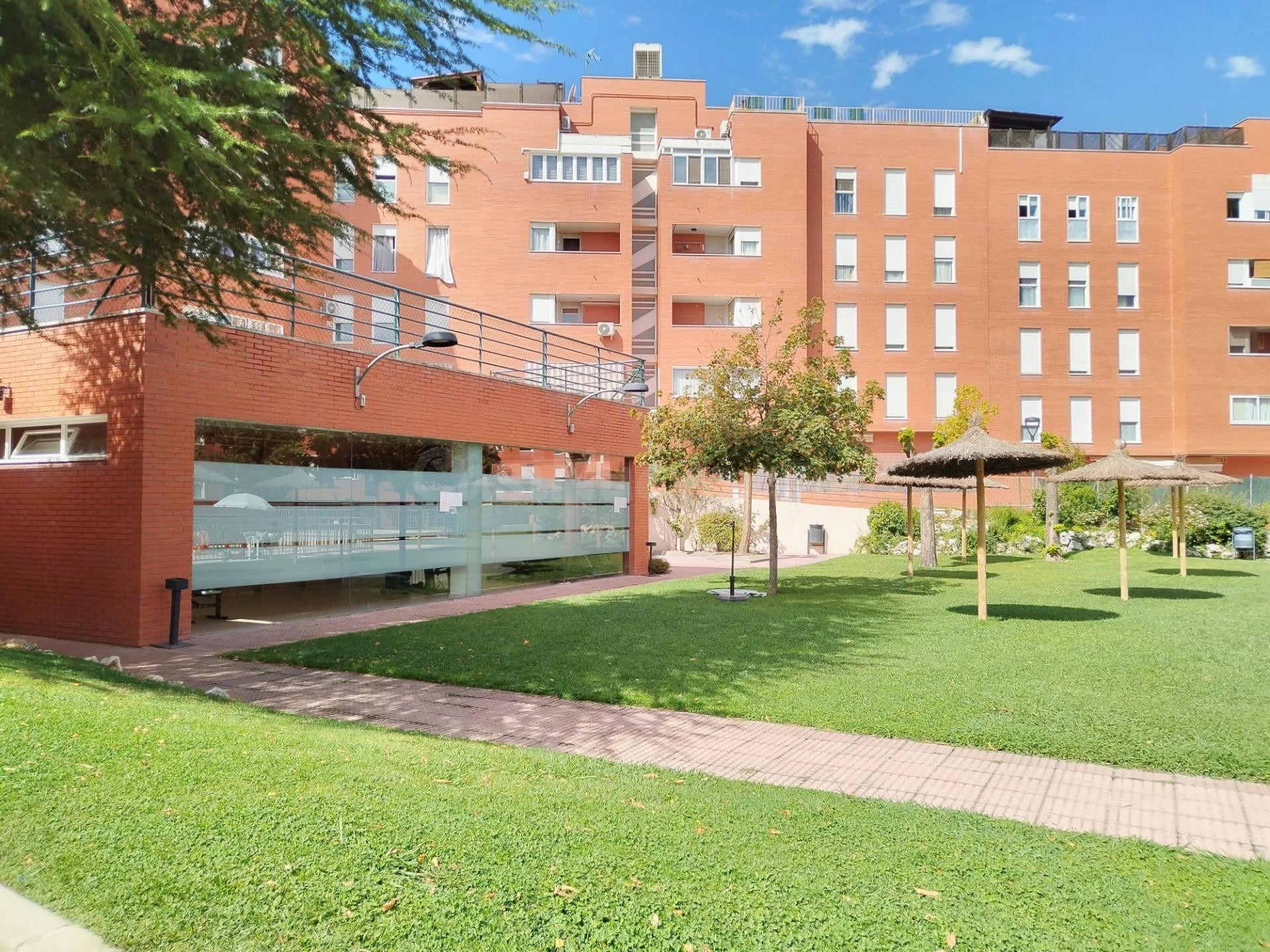 ¡ Luz, espacio y calidad de vida ! Amplia vivienda con todas - foto 2