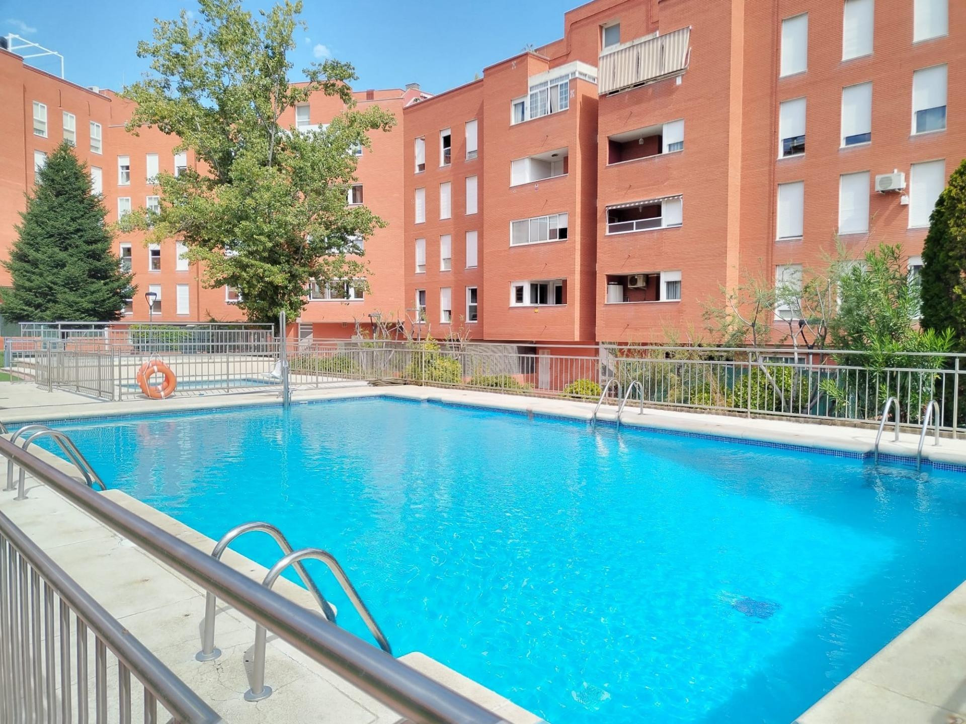 ¡ Luz, espacio y calidad de vida ! Amplia vivienda con todas - foto 3