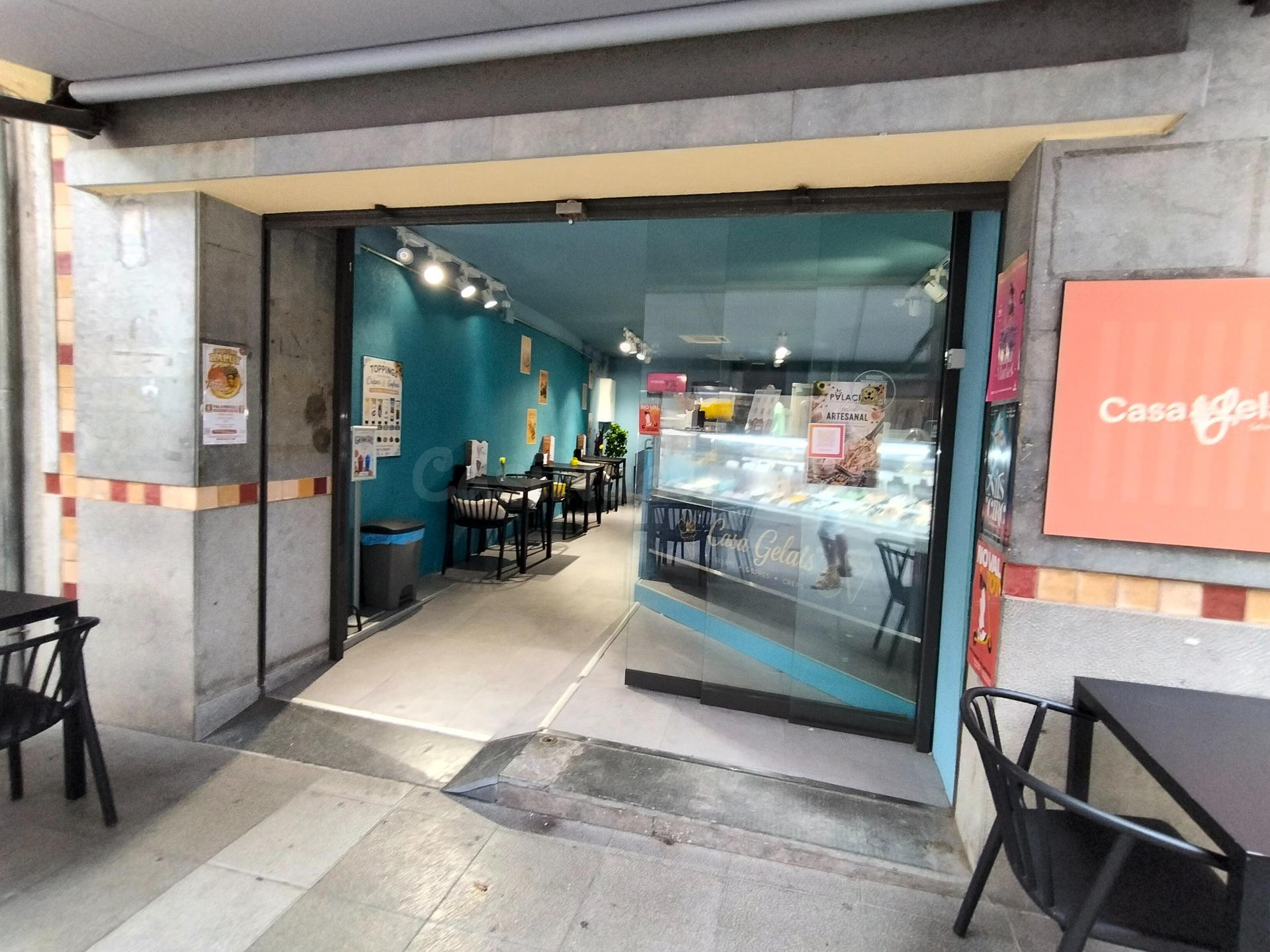 Se trapasa heladeria en ubicación inmejorable sobre el carre - foto 3