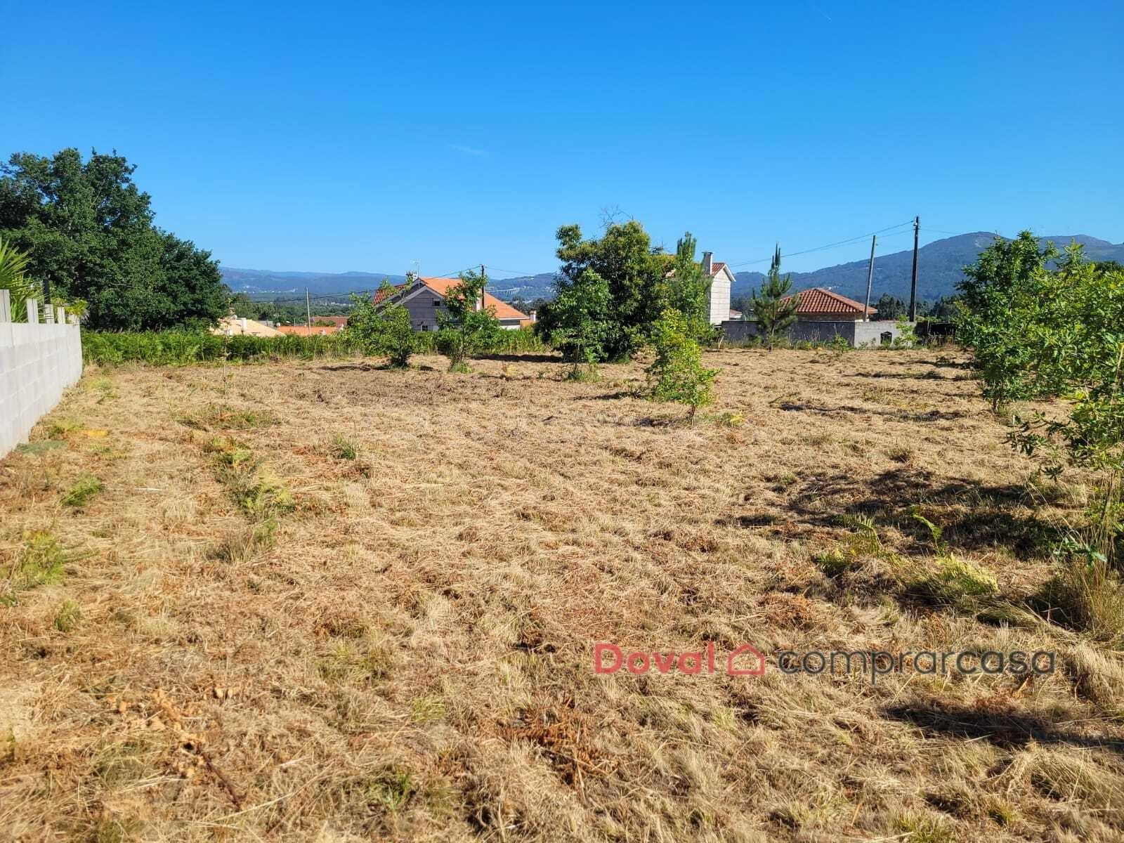 Oportunidad en Tomiño: 1.940 m2 de terreno soleado y totalme - foto 2