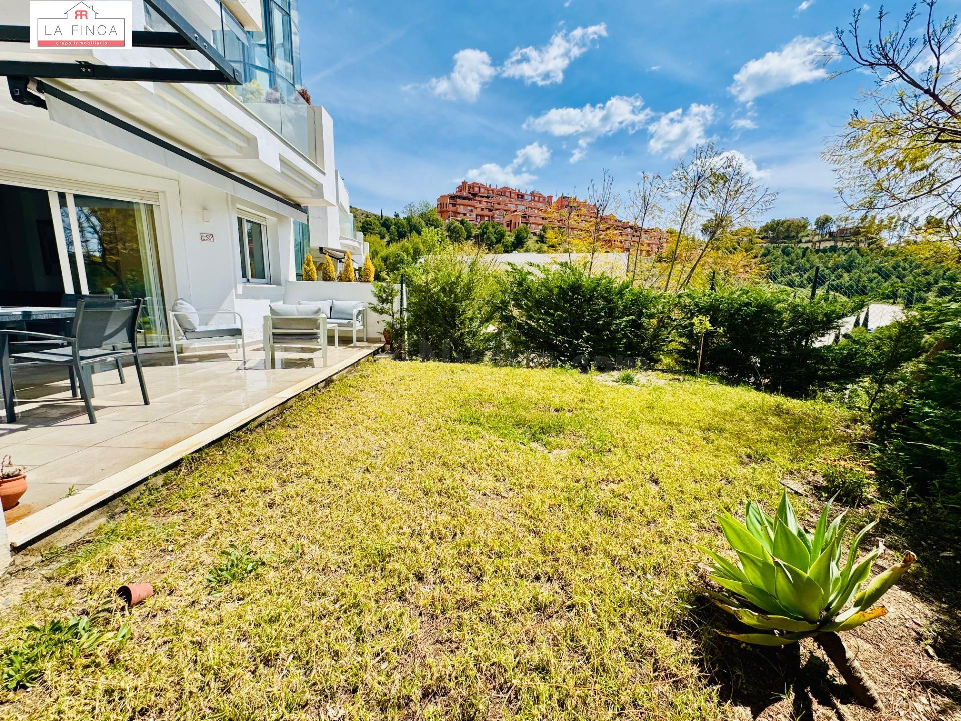 Espectacular bajo con jardín 2 habitaciones - foto 3