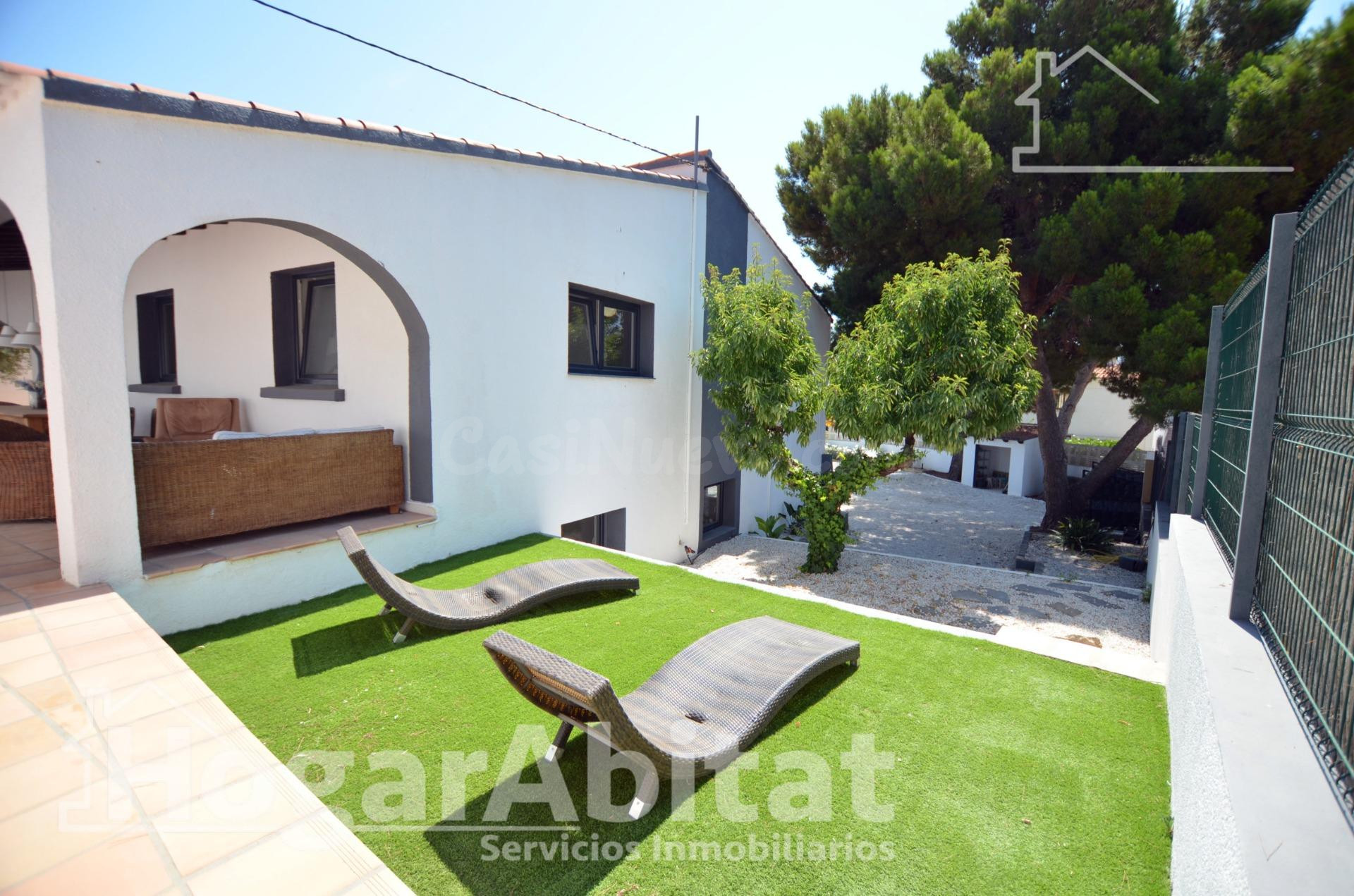 PRECIOSO CHALET REFORMADO CON PISCINA, GARAJE Y DOS TERRAZAS