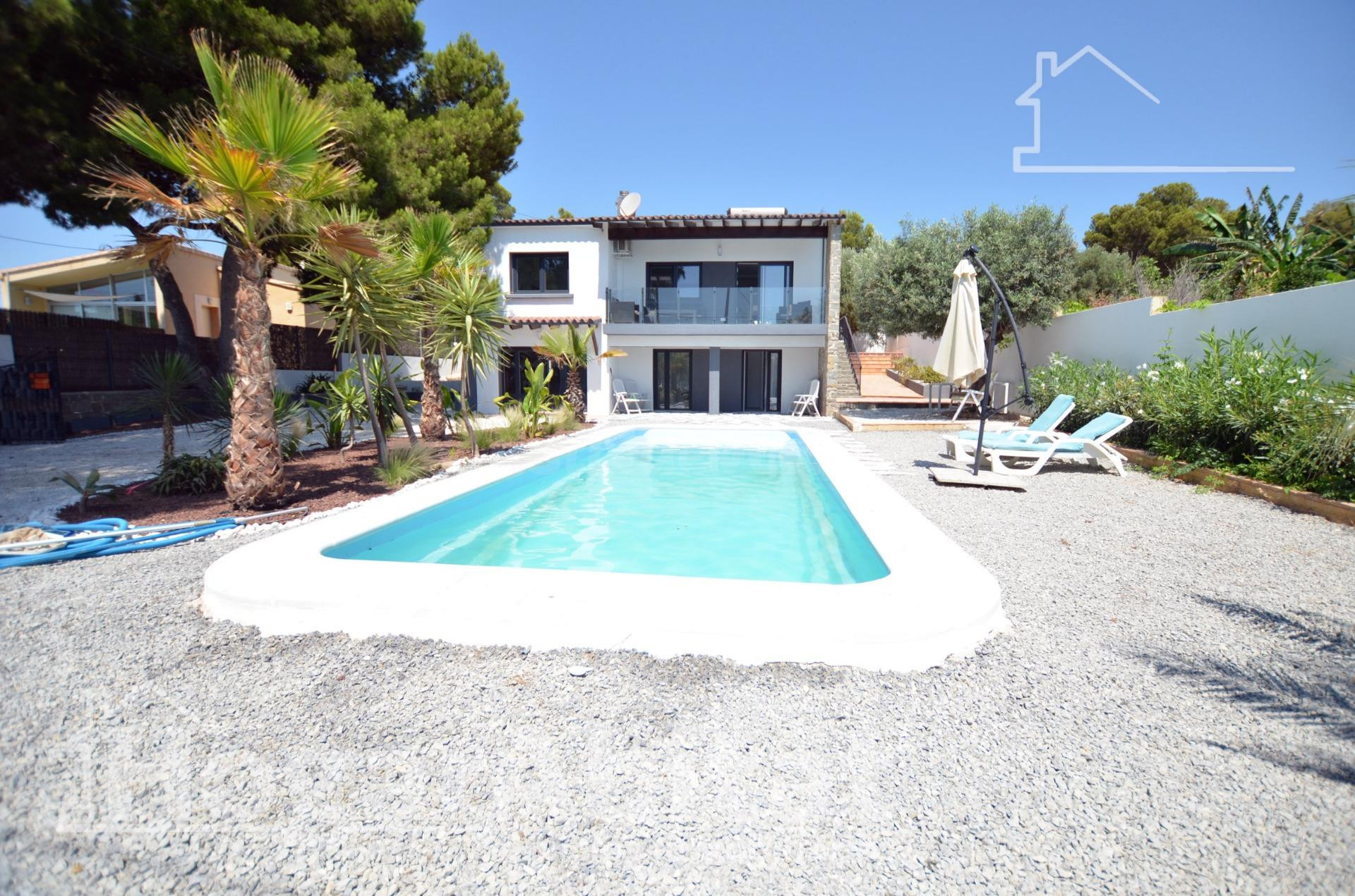 PRECIOSO CHALET REFORMADO CON PISCINA, GARAJE Y DOS TERRAZAS - foto 2