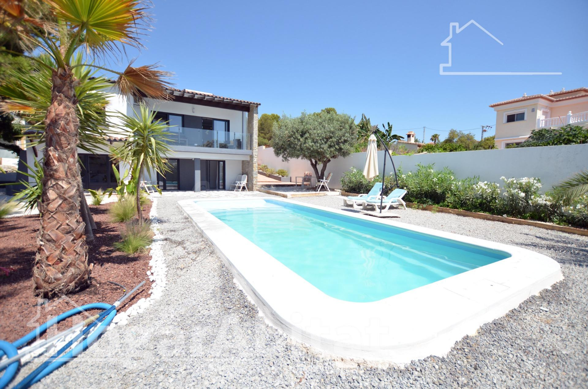 PRECIOSO CHALET REFORMADO CON PISCINA, GARAJE Y DOS TERRAZAS - foto 3