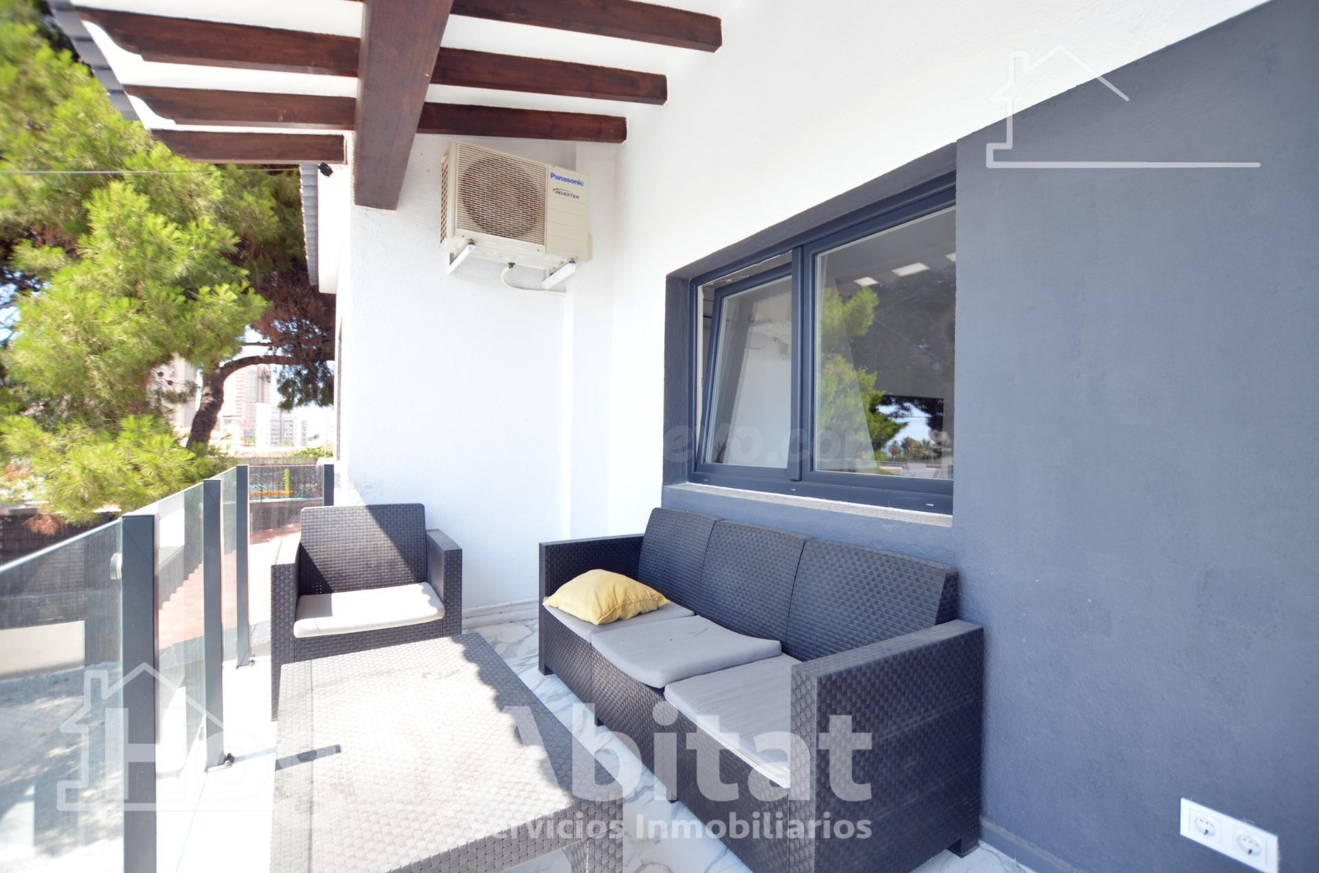 PRECIOSO CHALET REFORMADO CON PISCINA, GARAJE Y DOS TERRAZAS - foto 4