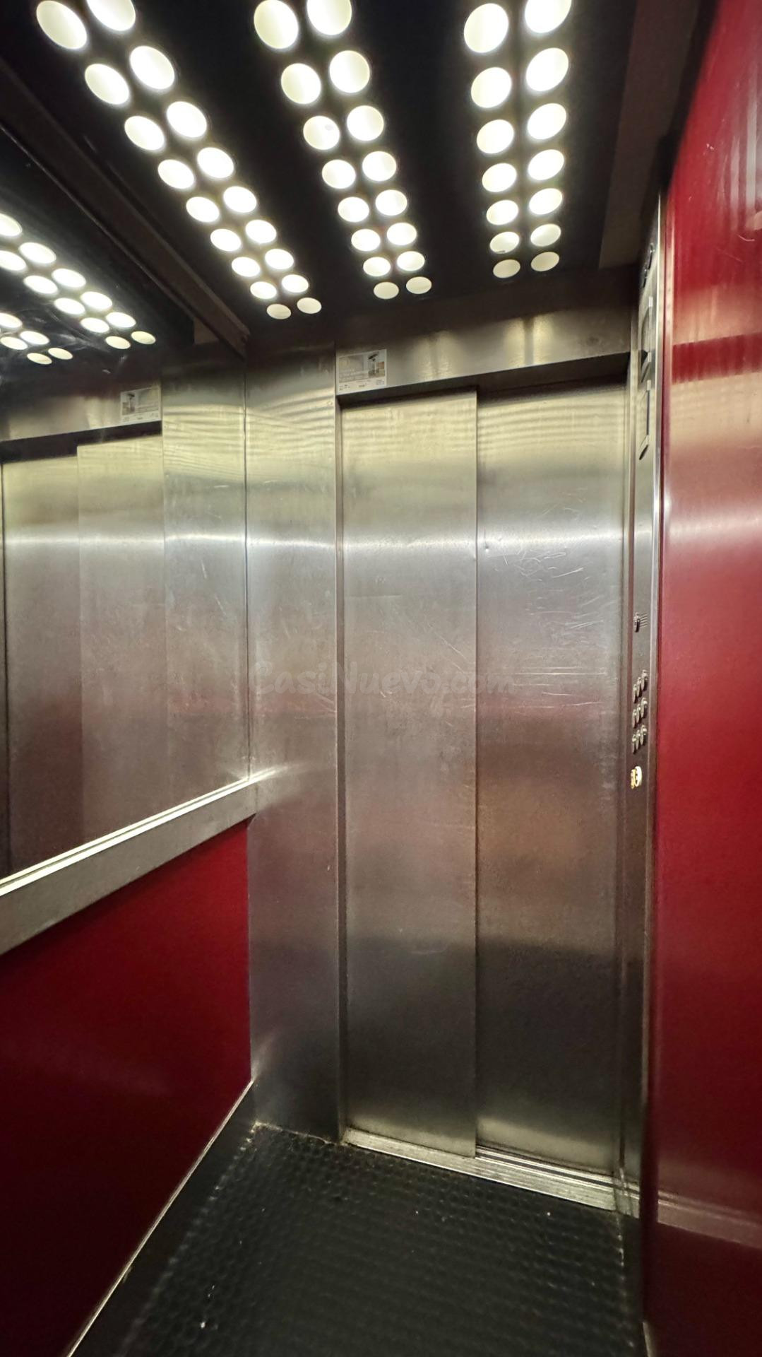 Luz, amplitud y comodidad: 147 m2 reformados en una séptima  - foto 5