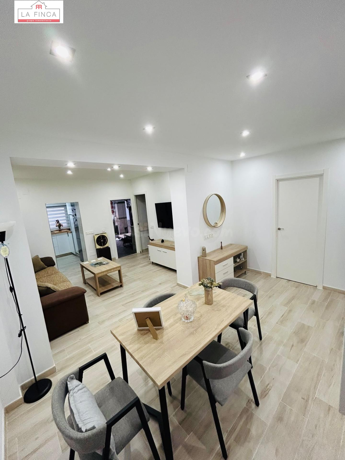 BONITA VIVIENDA 2 habitaciones Y DOS BAÑOS CO PATIO REFORMAD