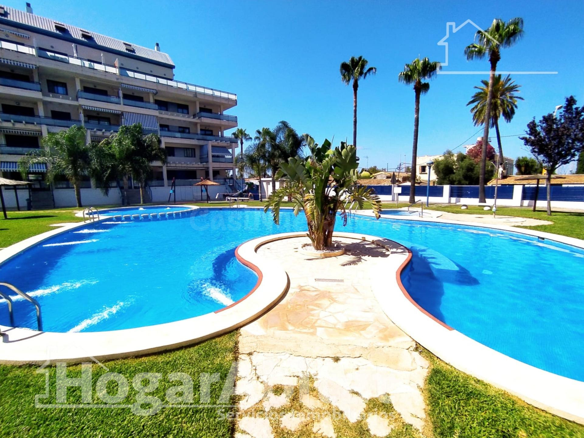 EN RESIDENCIAL CON TERRAZA Y PISCINA