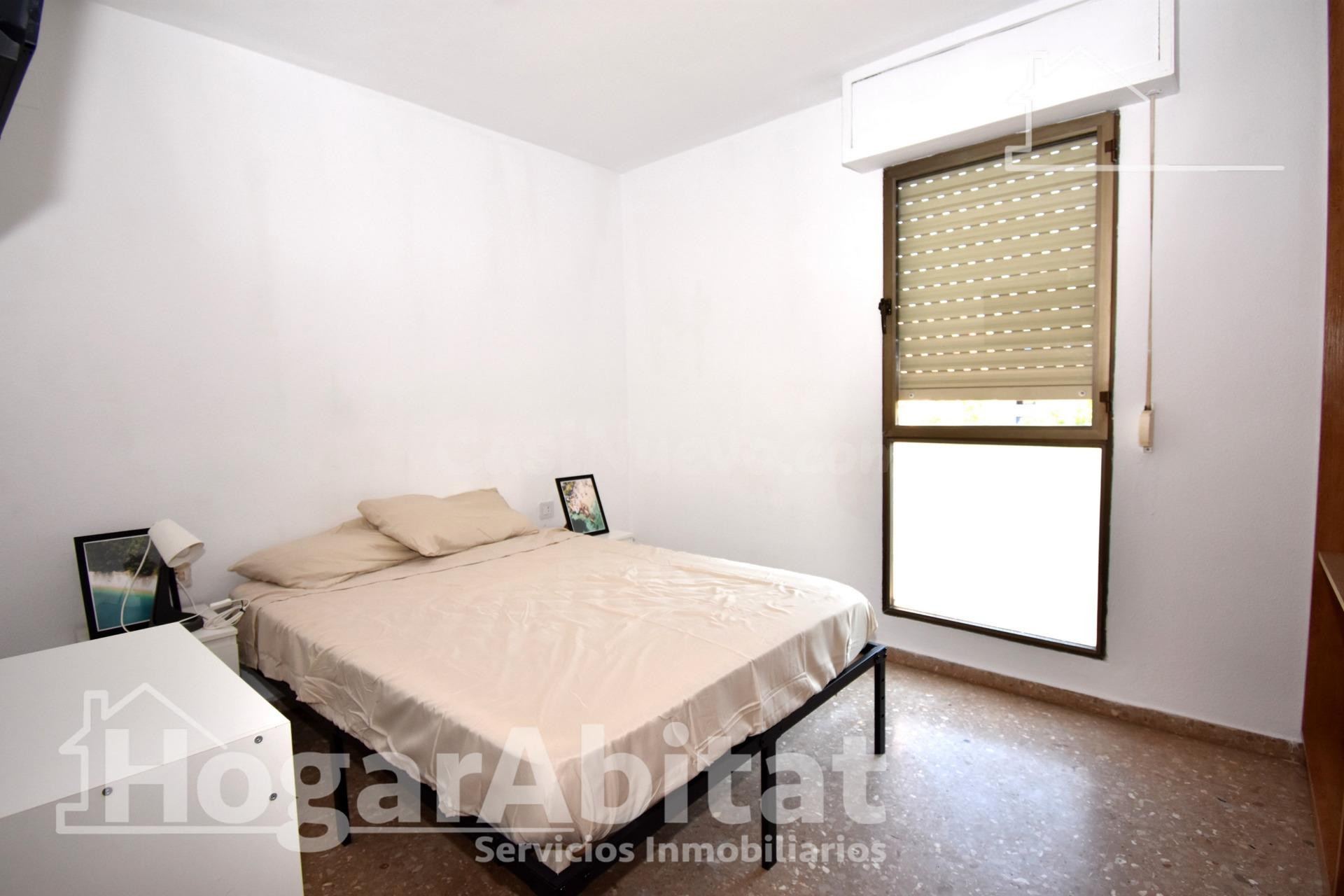 SEMIREFORMADO, EXTERIOR Y ACOGEDOR JUNTO A LA PLAÇA DE LA LI