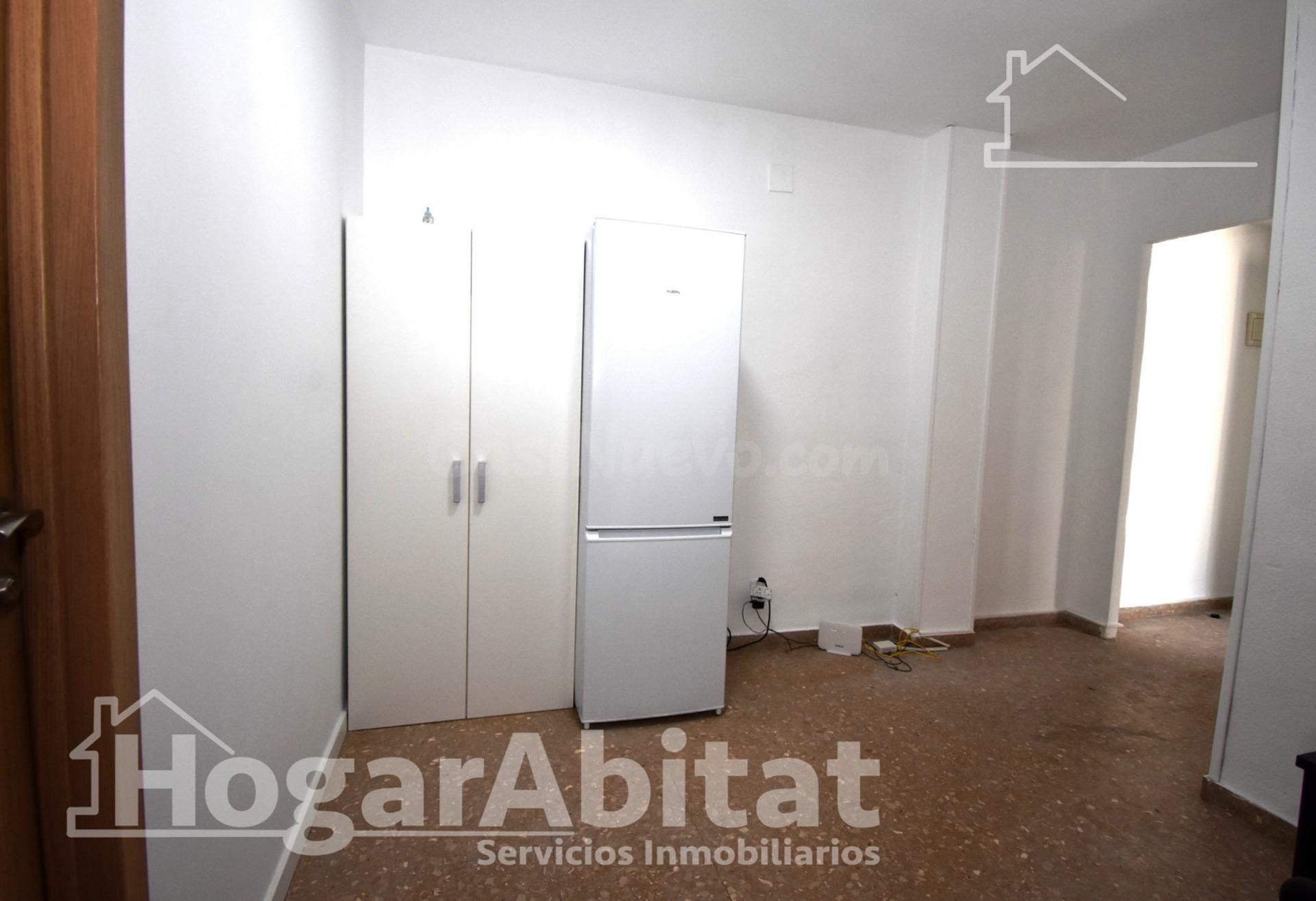 SEMIREFORMADO, EXTERIOR Y ACOGEDOR JUNTO A LA PLAÇA DE LA LI - foto 4