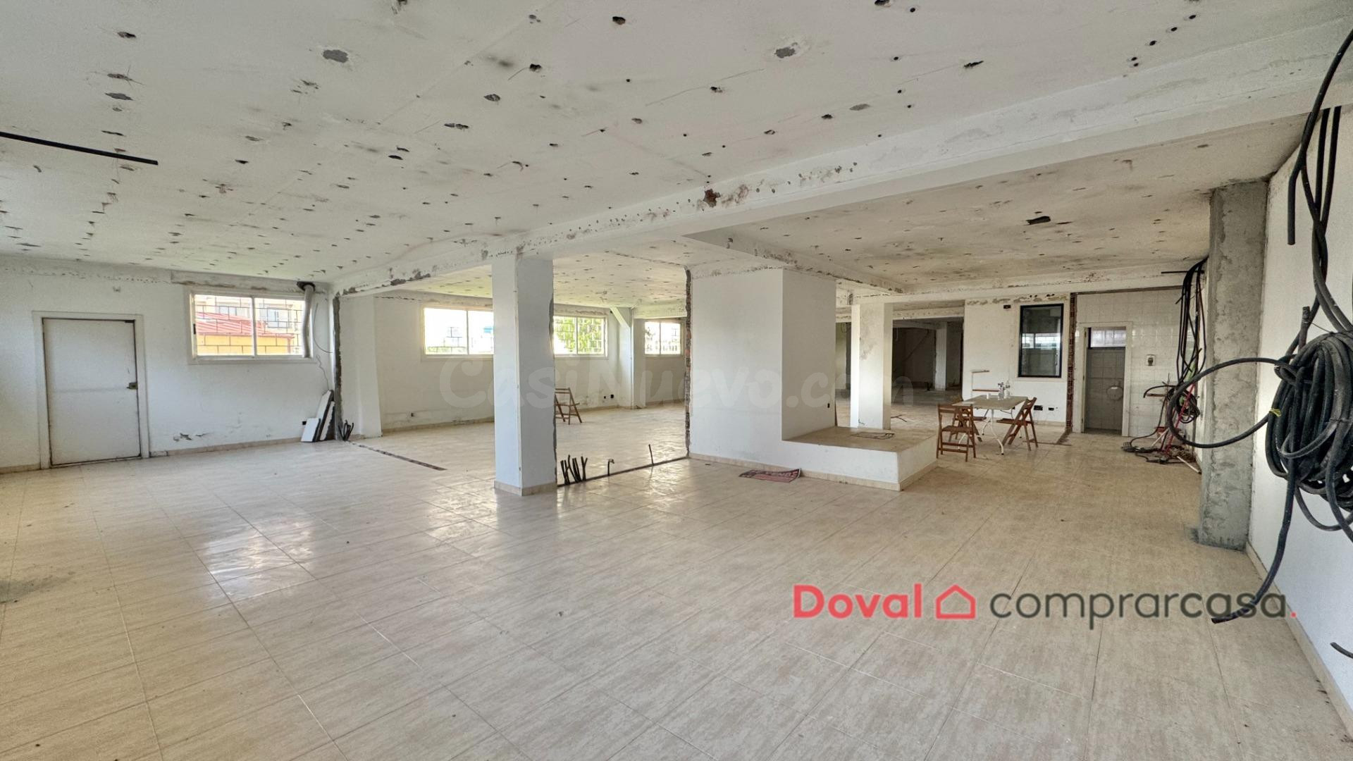 Amplio local comercial en Avda. Hispanidade 88 – 359 m2 - foto 2