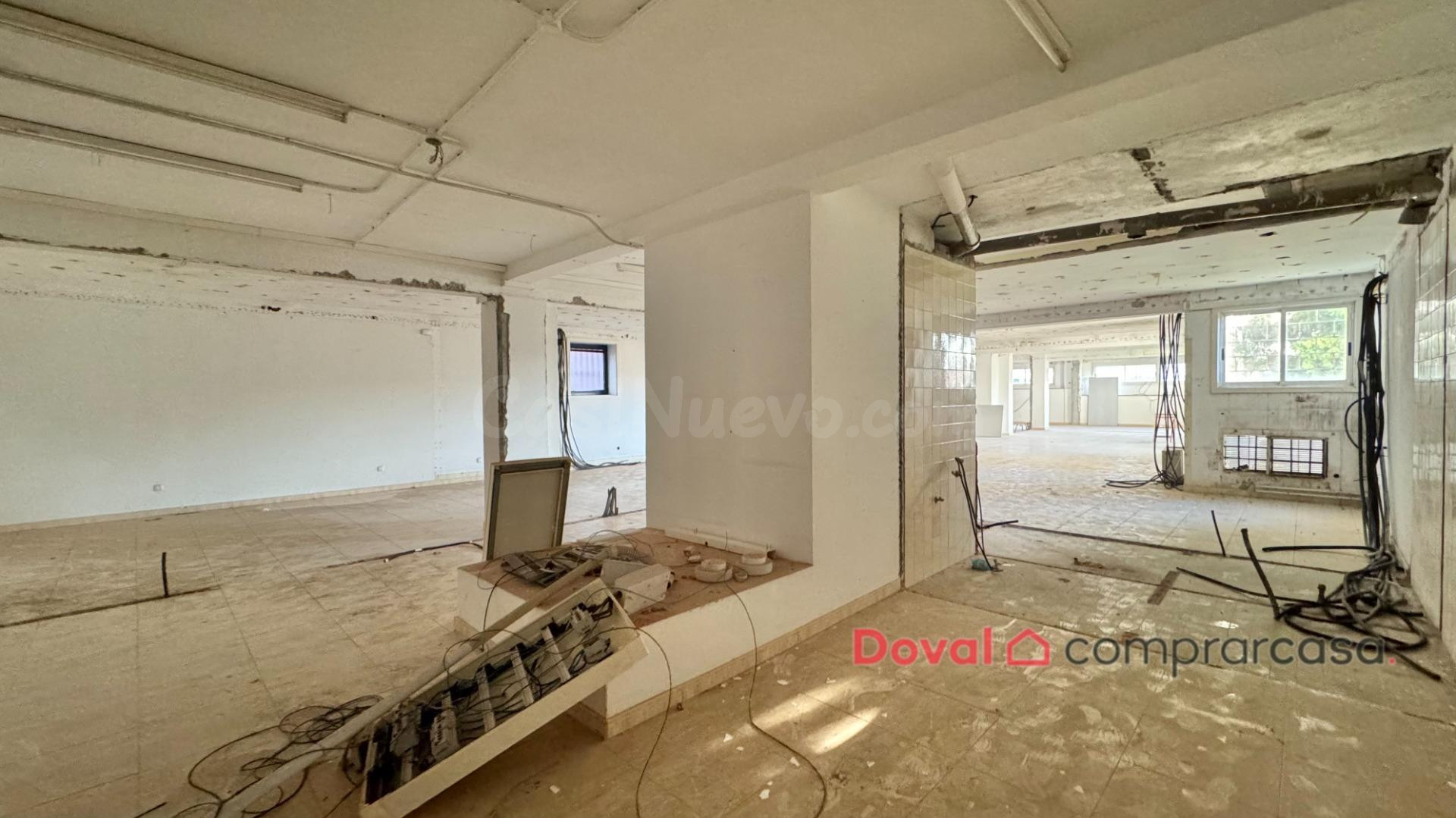 Amplio local comercial en Avda. Hispanidade 88 – 359 m2 - foto 4