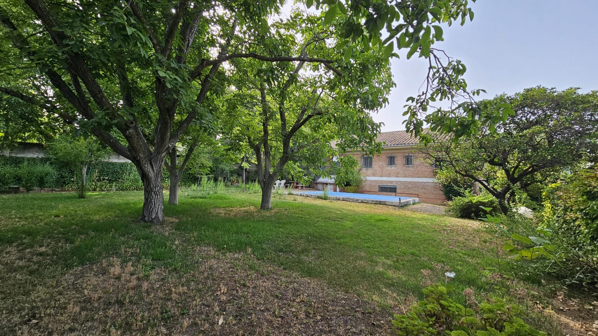 Chalet en venta para reformar en una de las mejores zonas de - foto 2