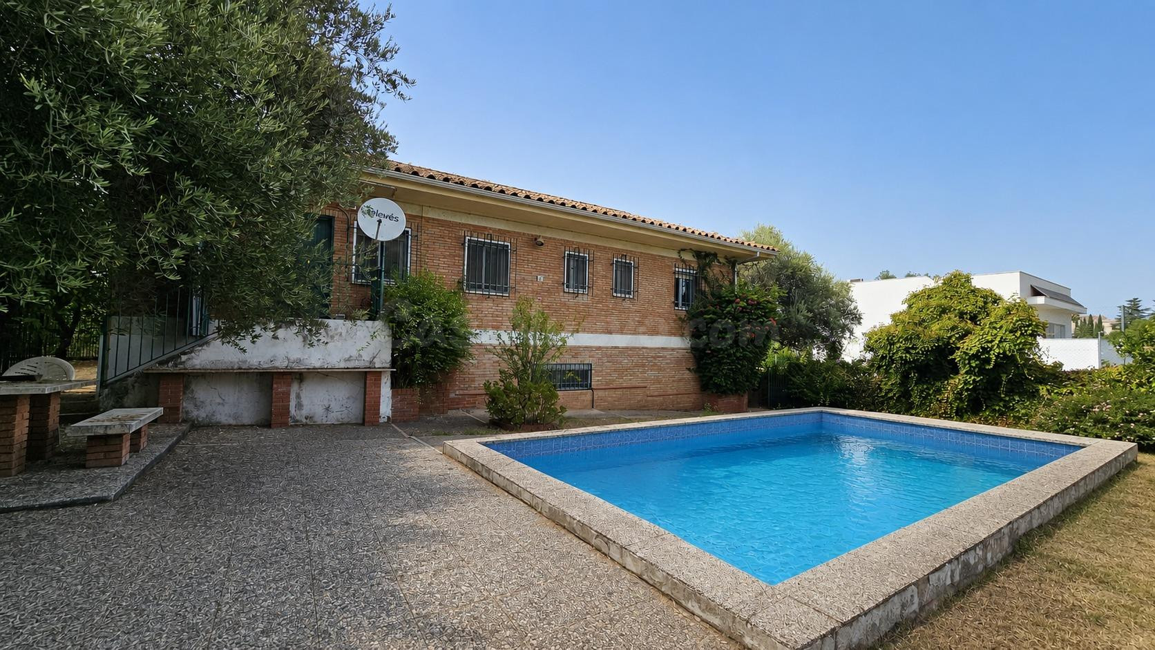 Chalet en venta para reformar en una de las mejores zonas de - foto 3