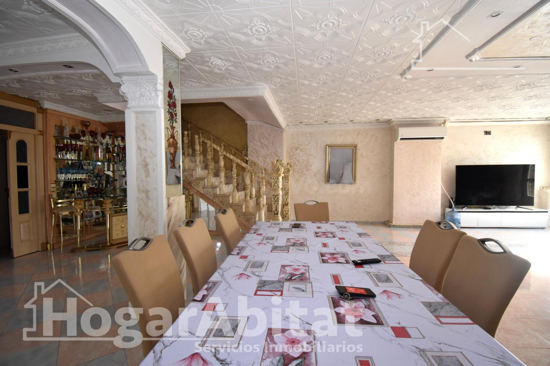AMPLIA CASA CON GARAJE Y GRAN TERRAZA Y UNA SEGUNDA VIVIENDA - foto 4