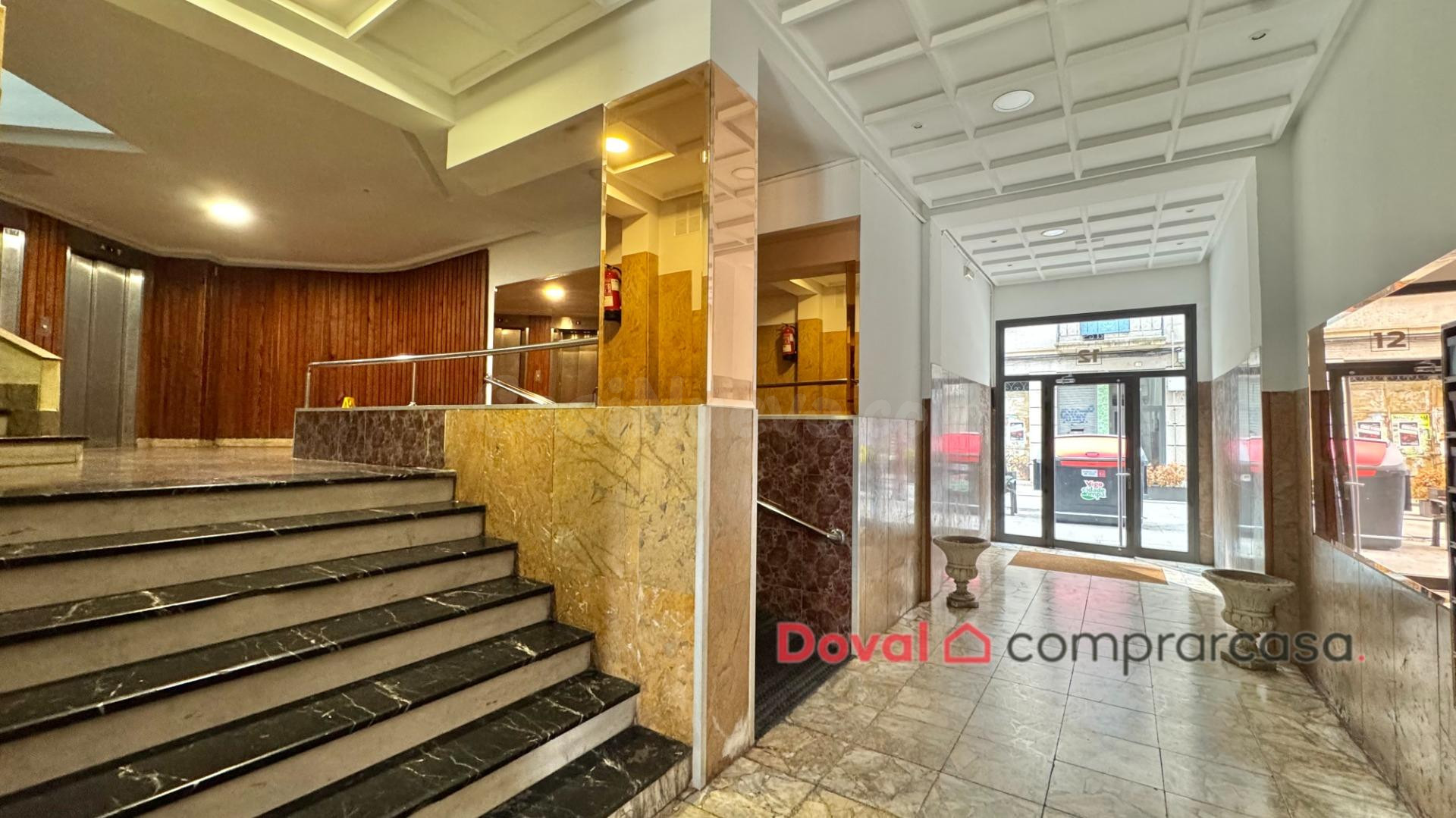 Luz, amplitud y comodidad: 147 m2 reformados en una séptima  - foto 3