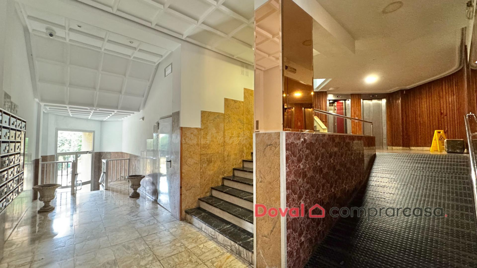 Luz, amplitud y comodidad: 147 m2 reformados en una séptima  - foto 4