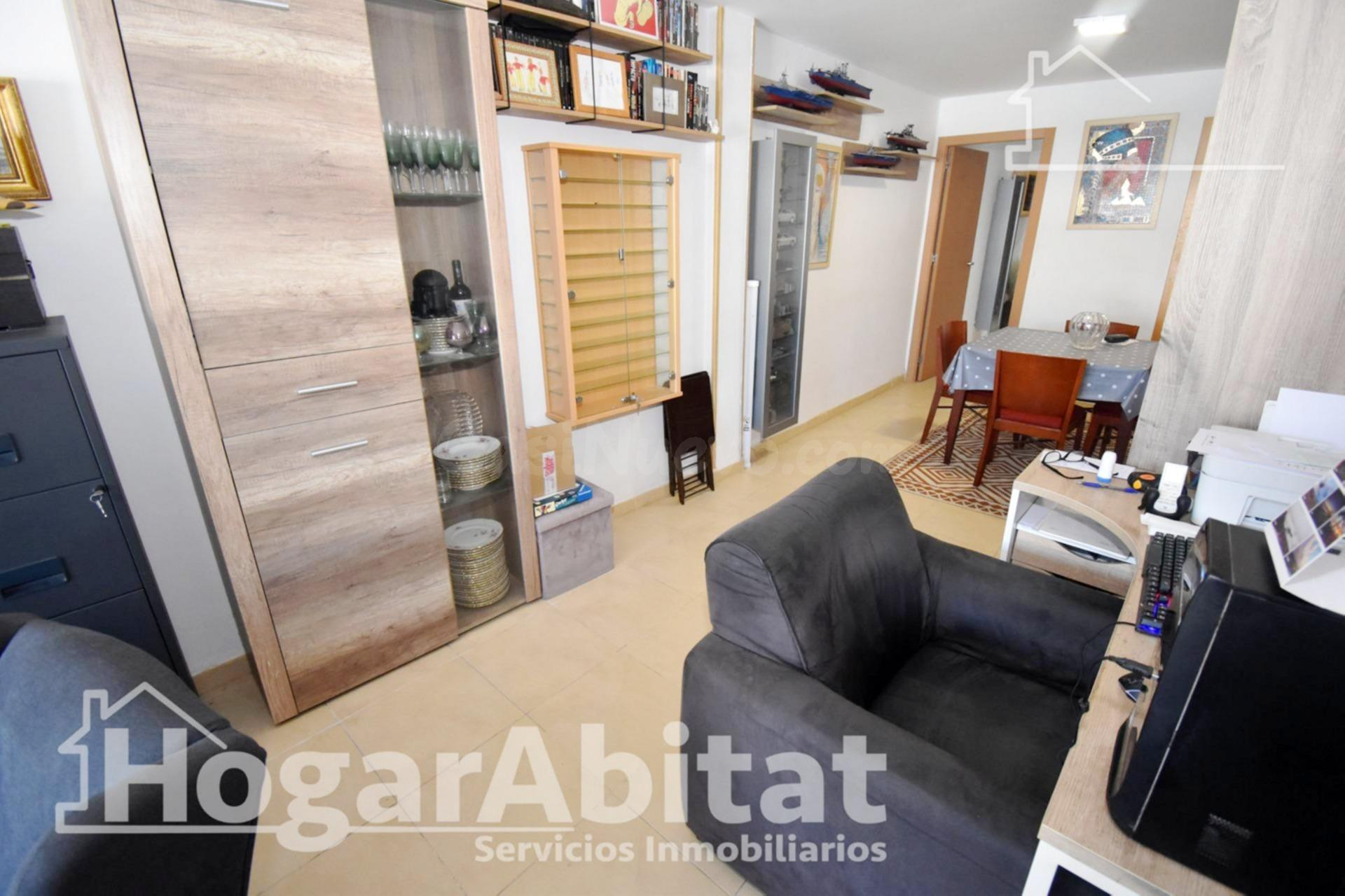 SEMINUEVO Y EXTERIOR CON BALCON Y ASCENSOR EN EL CENTRO - foto 4