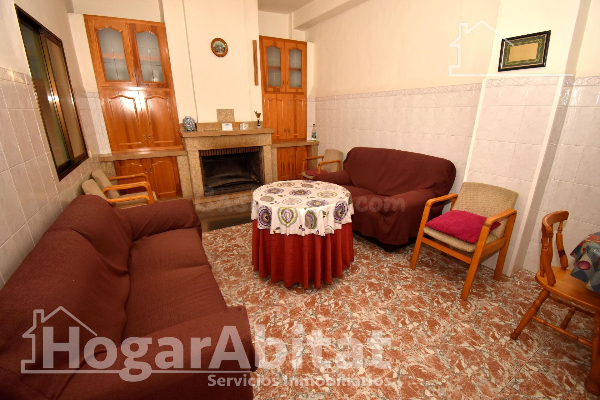MAGNÍFICA CASA LUMINOSA CON GARAJE Y DOS TERRAZAS, TODA AMUEBLADA