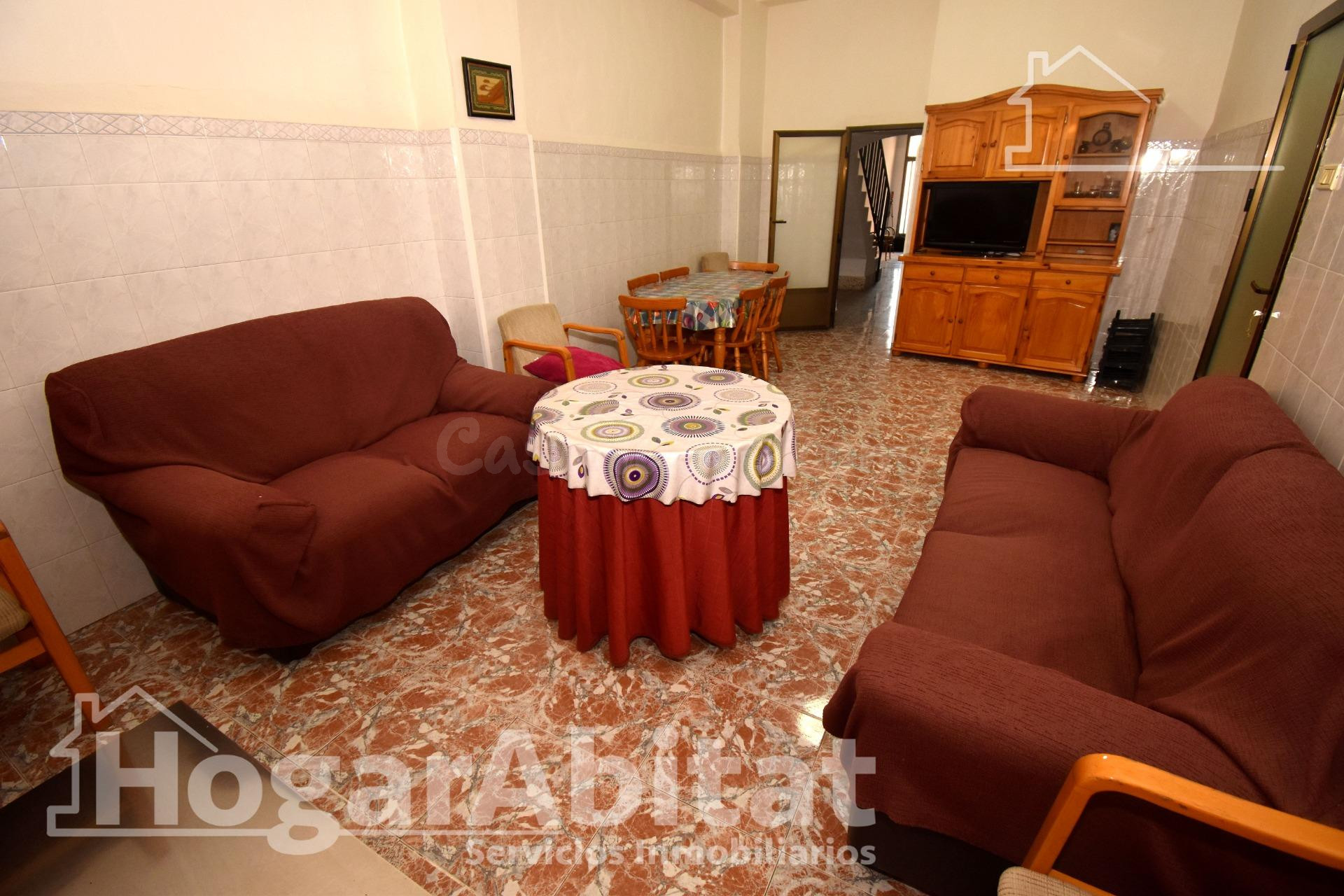 MAGNÍFICA CASA LUMINOSA CON GARAJE Y DOS TERRAZAS, TODA AMUE - foto 2