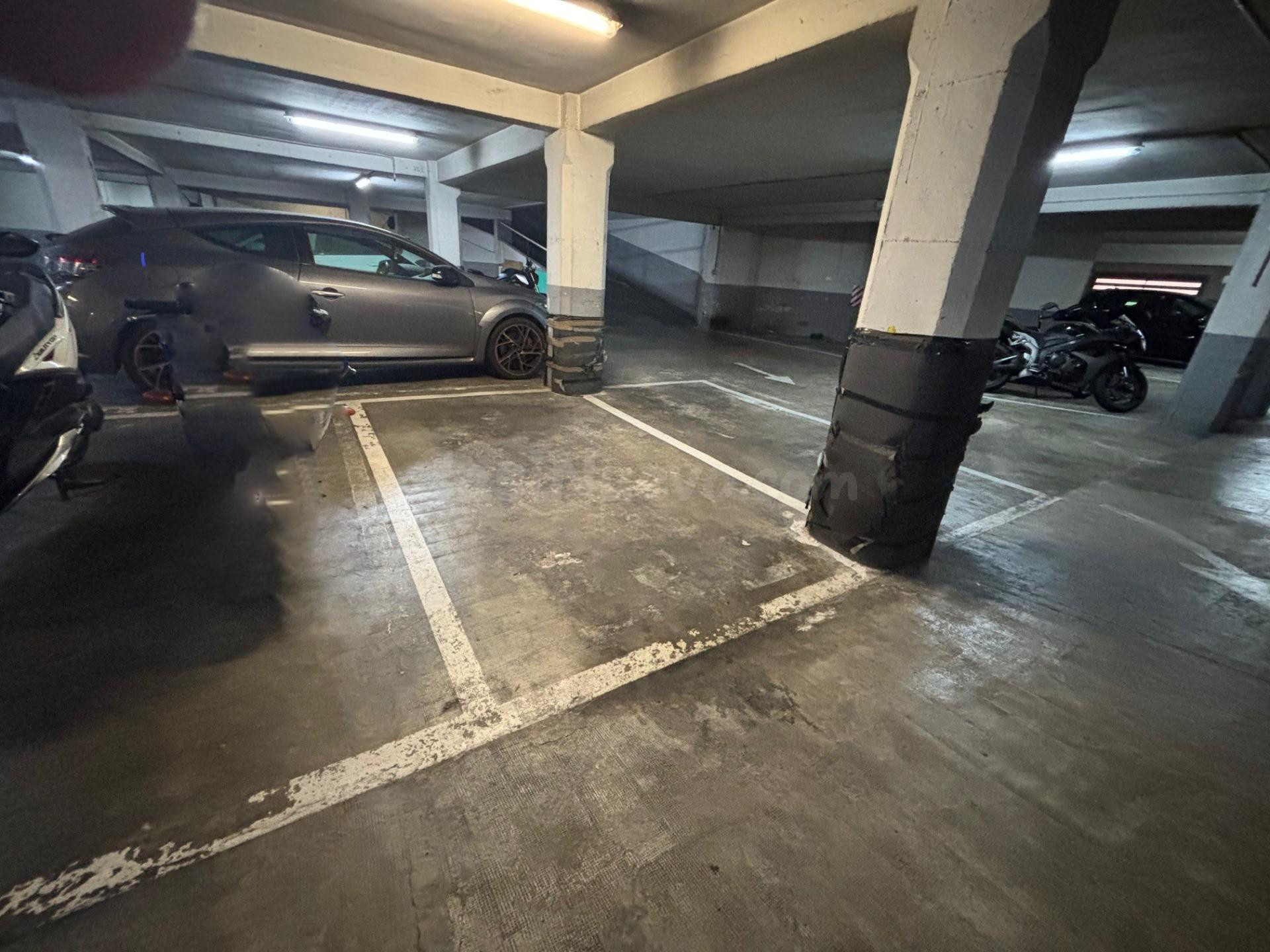 3 plazas de coche y 3 plazas de moto en venta - foto 2