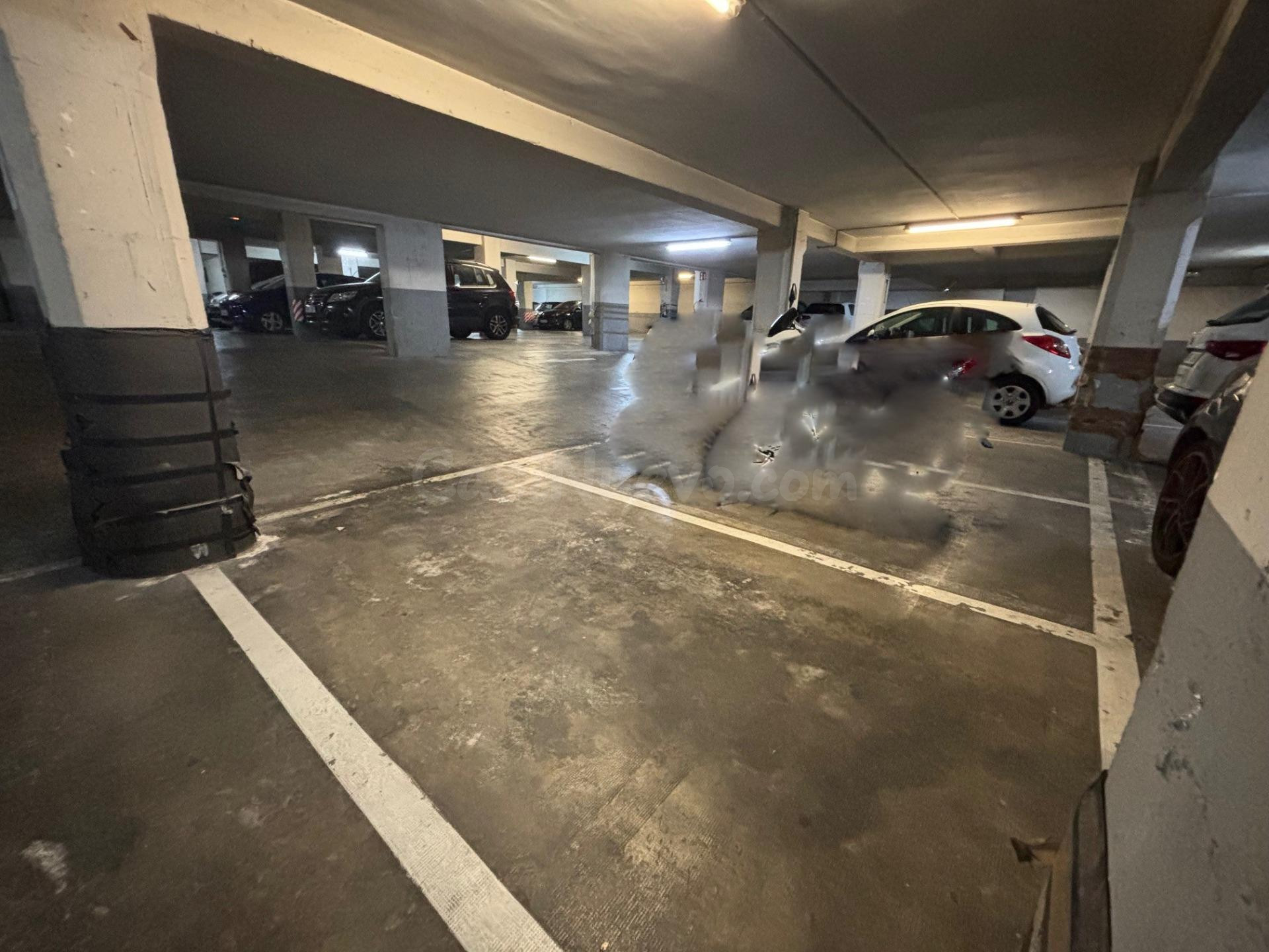 3 plazas de coche y 3 plazas de moto en venta - foto 5