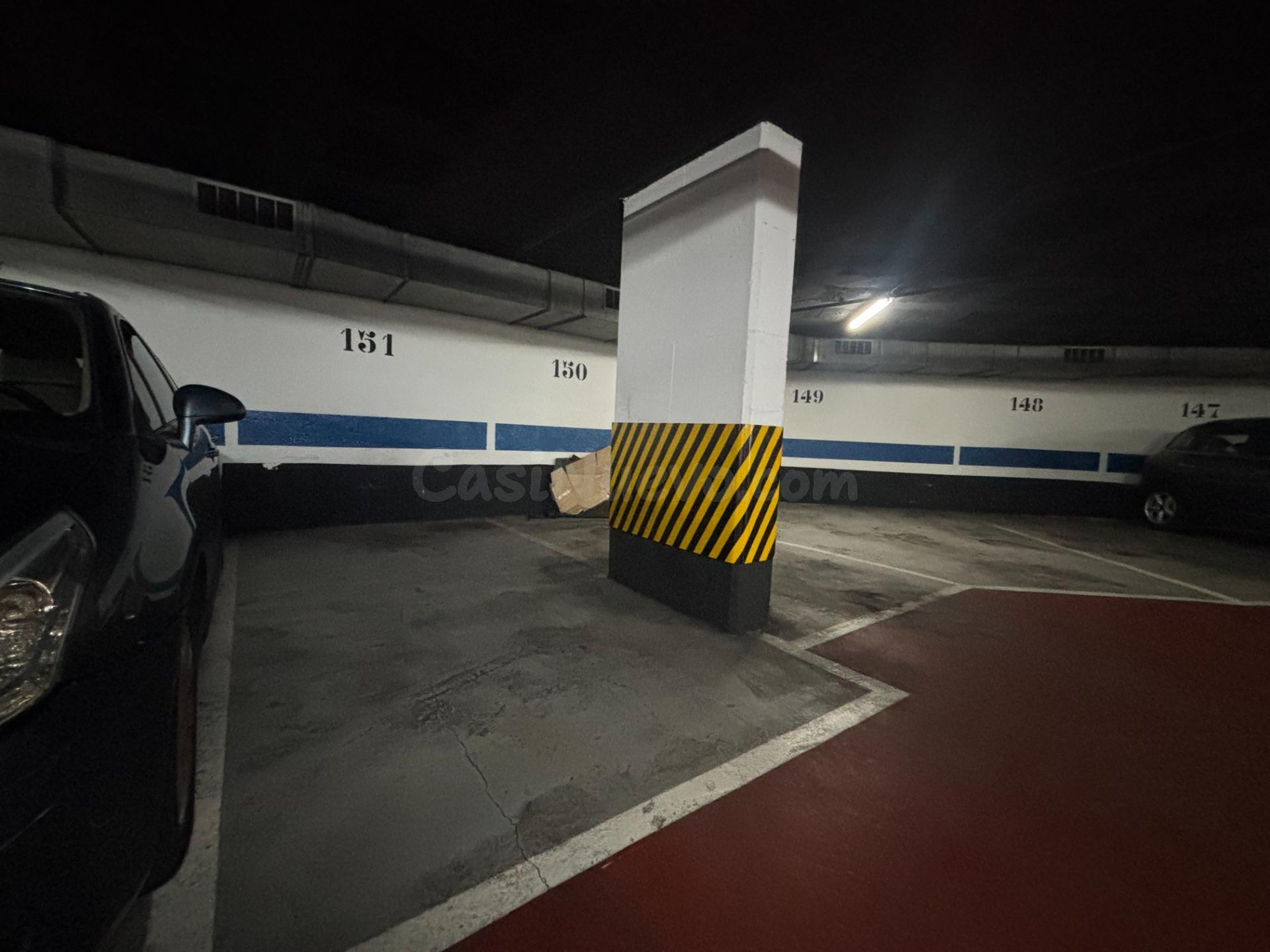 Plaza de Parking en Alquiler en Consel Cent, Ideal para Su C - foto 2