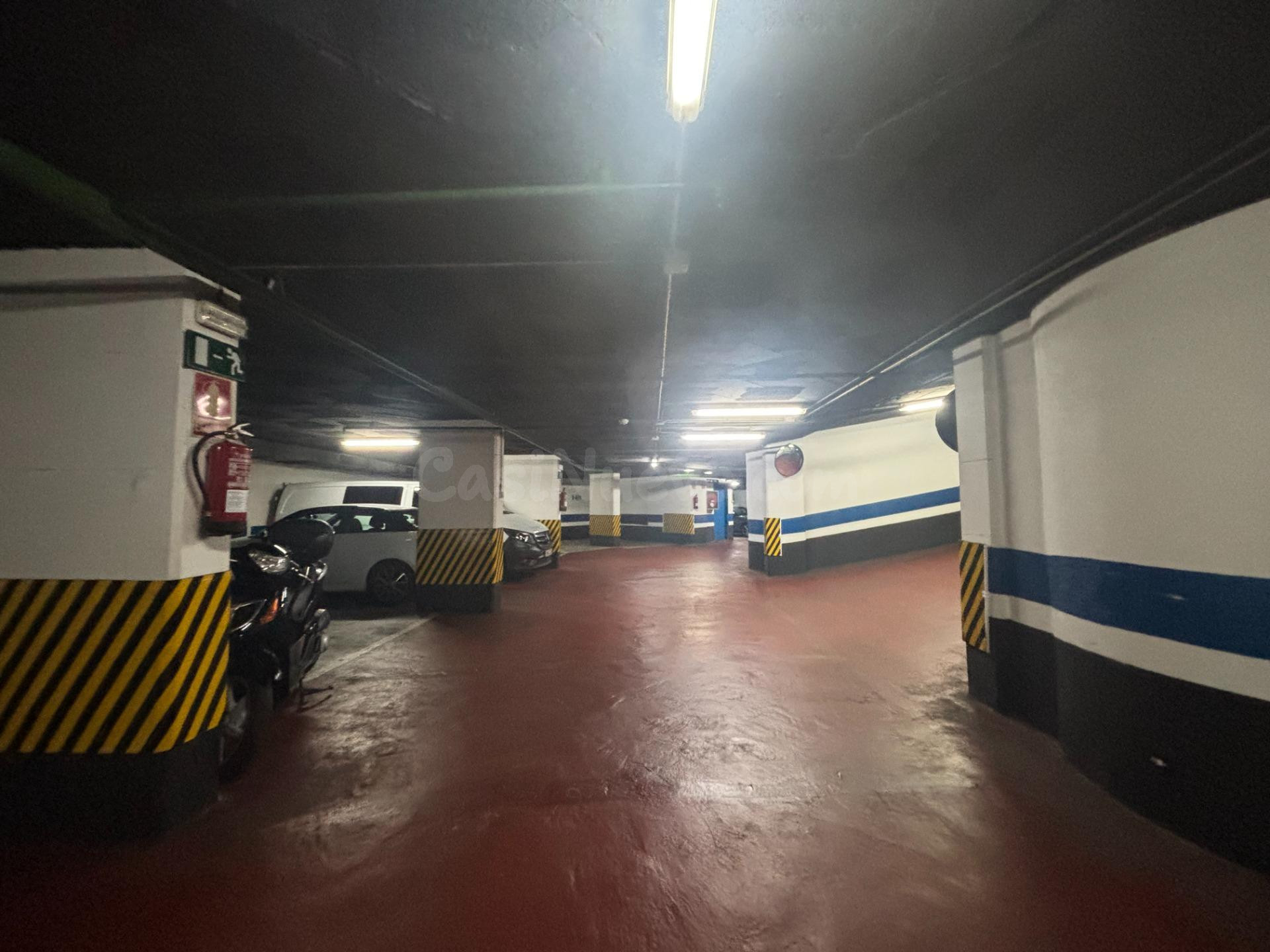 Plaza de Parking en Alquiler en Consel Cent, Ideal para Su C - foto 5