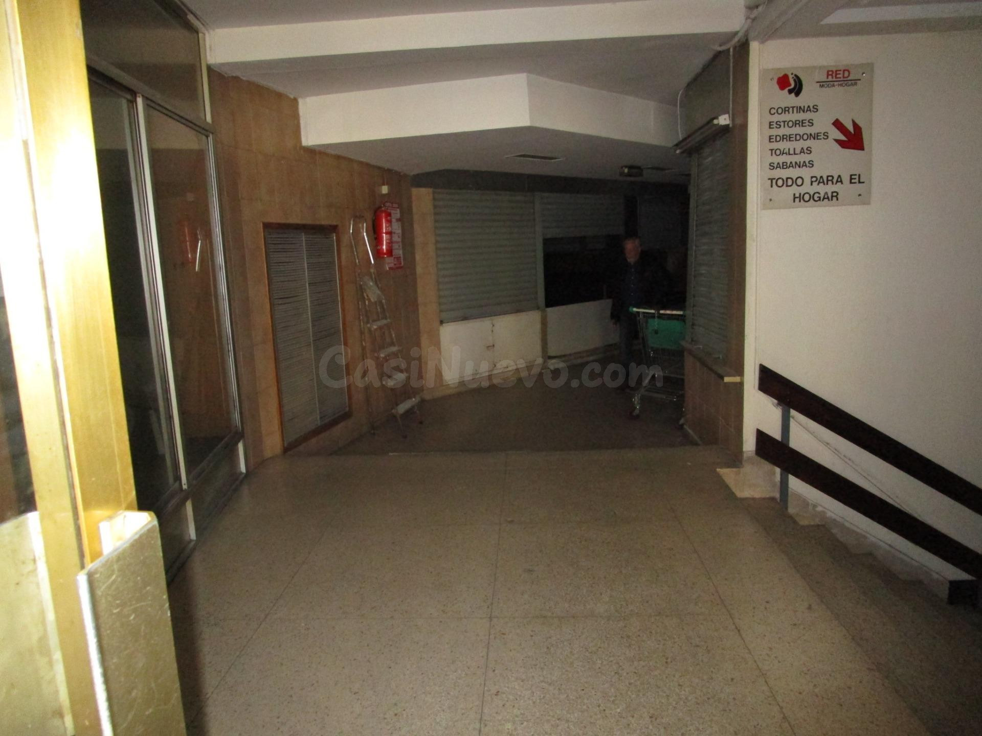 Local comercial 1500m² en venta - Calle real - foto 4