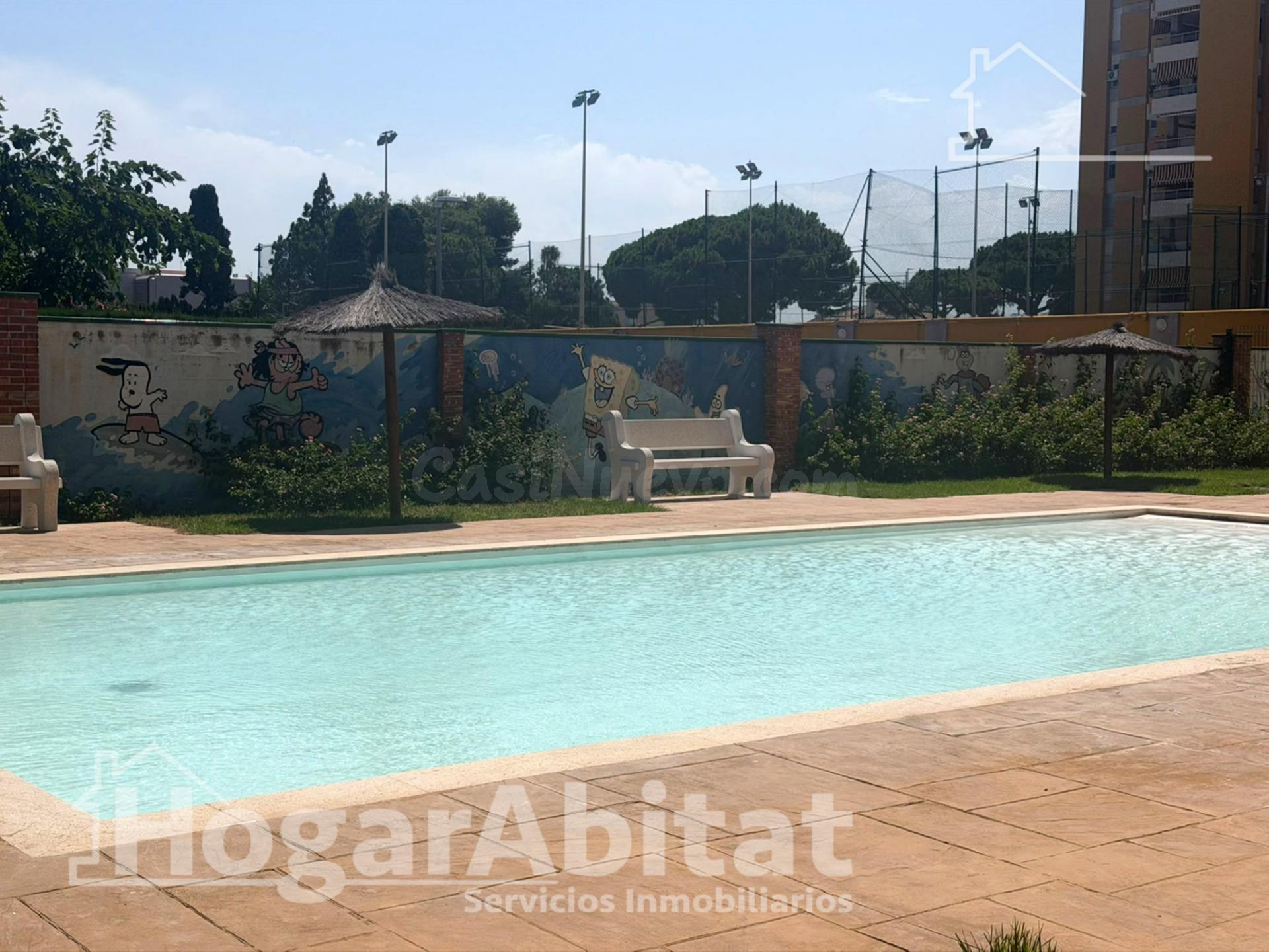 ¡CON TERRAZA Y PISCINA EN RESIDENCIAL CON VISTAS AL MAR!