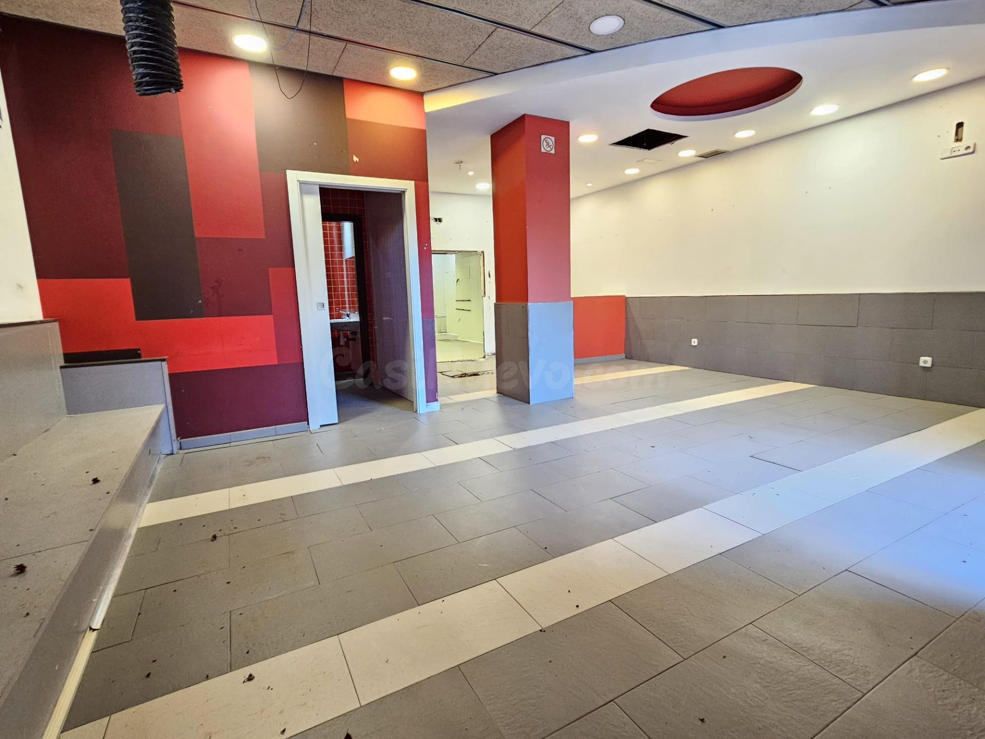 Local comercial 3 habitaciones 141m² en venta - Las Tablas - foto 2