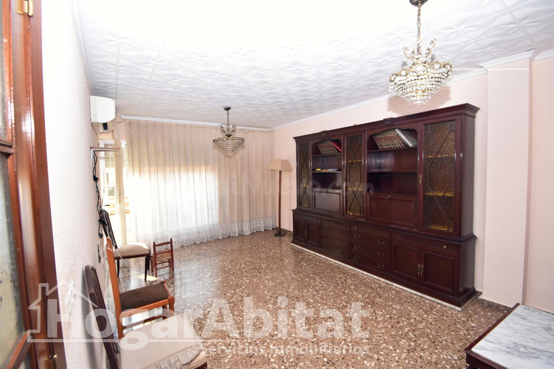 SEMIREFORMADO EXTERIOR DE CUATRO DORMITORIOS CON ASCENSOR, G