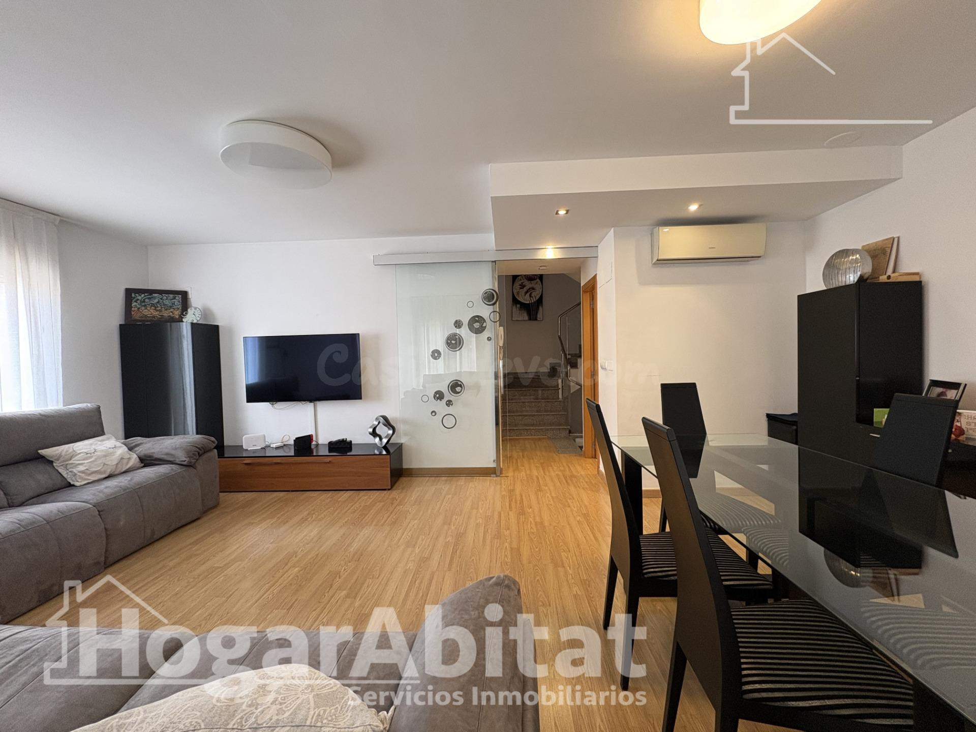 PRECIOSO ADOSADO ESQUINERO CON GARAJE BALCONES Y TERRAZA - foto 4