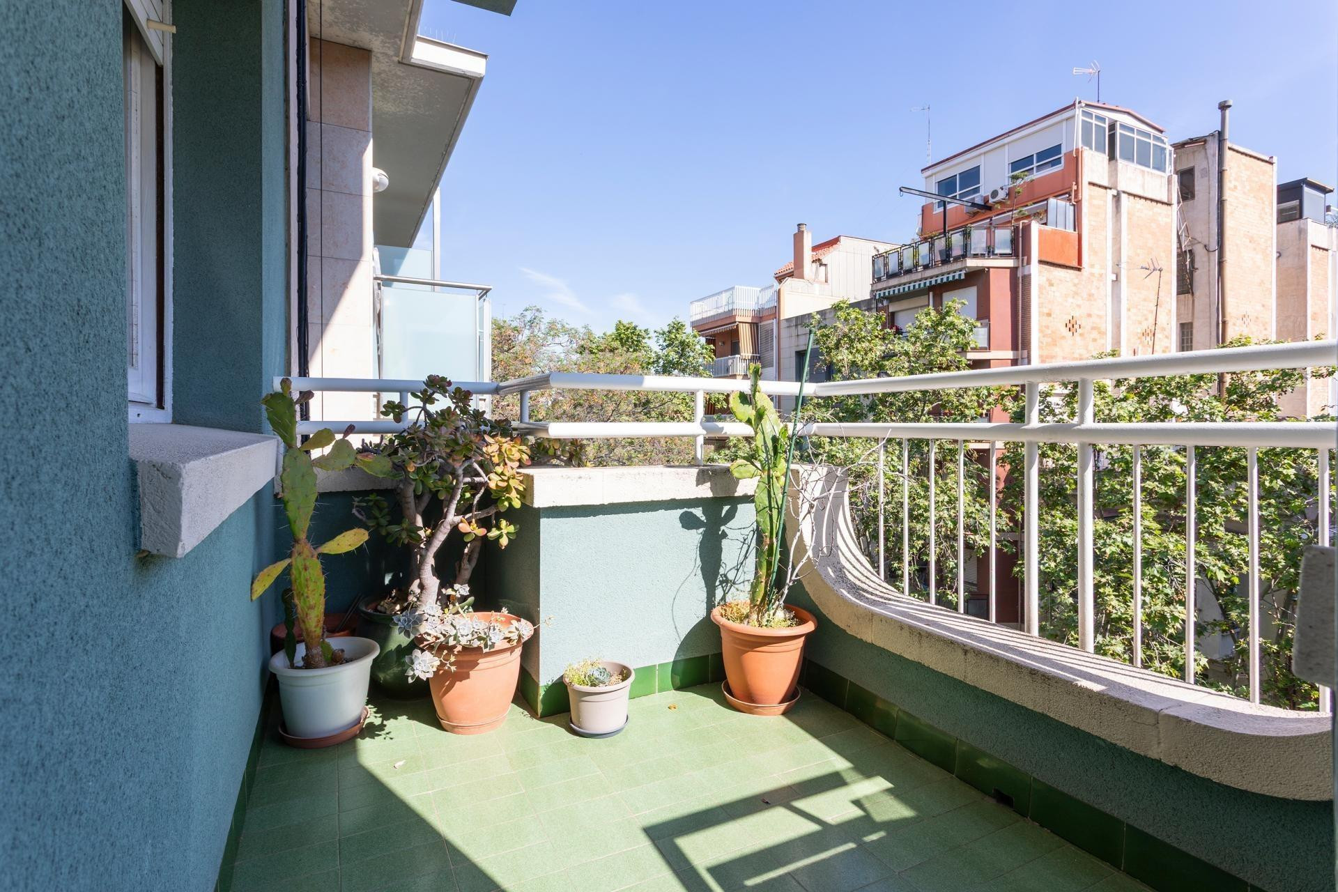 PISO EN VENTA EN CALLE NAVAS DE TOLOSA CON PLAZA MARAGALL. - foto 2