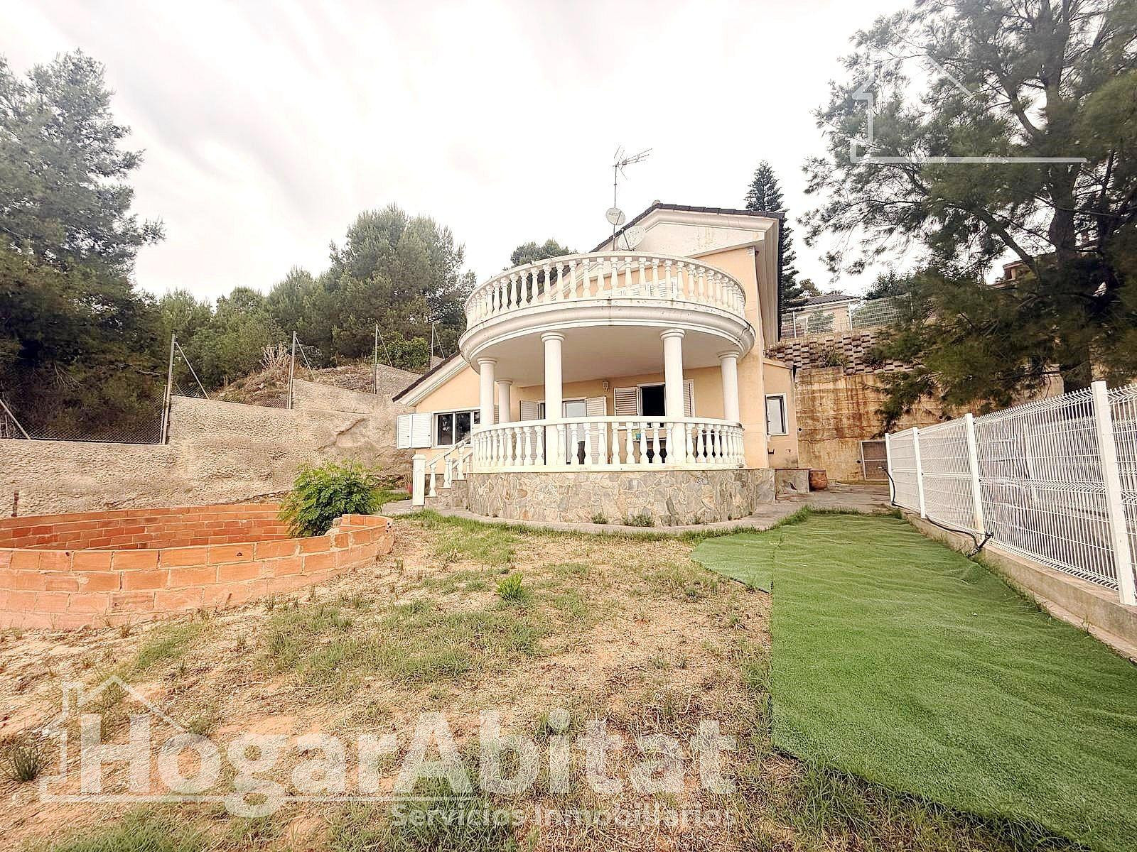 ¡ENCANTADOR CHALET! AMPLIO Y SOFISTICADO CON PISCINA, GARAJE - foto 2